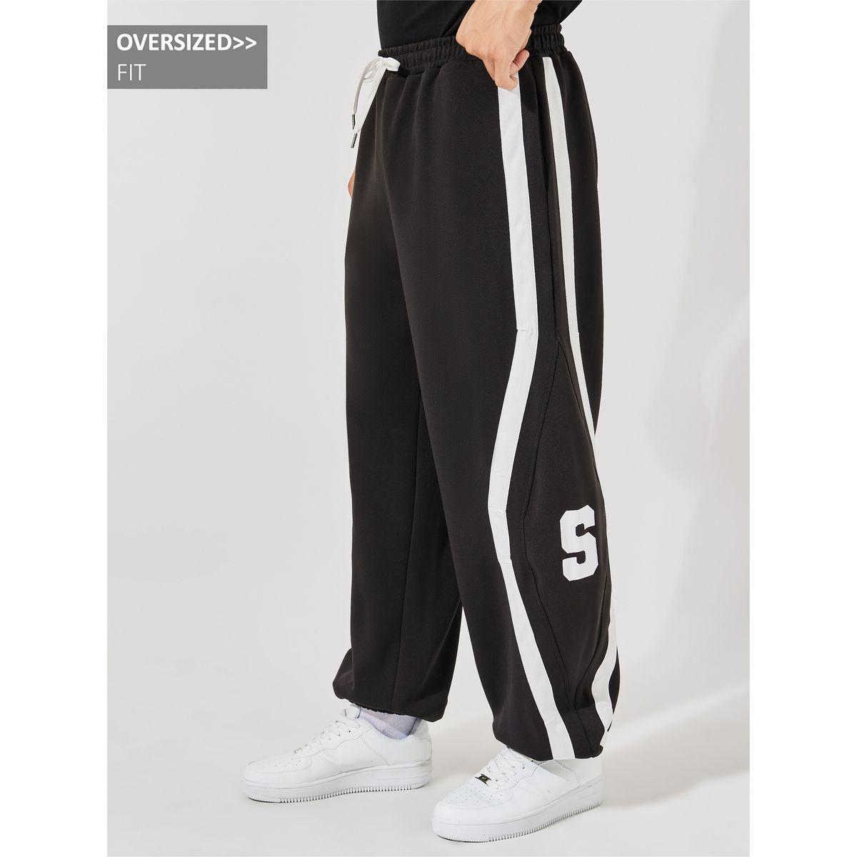 جوغر فضفاض بتفاصيل محبوكة وتداخلات مُتباينة-men-clothing-bottoms-joggers-image-1