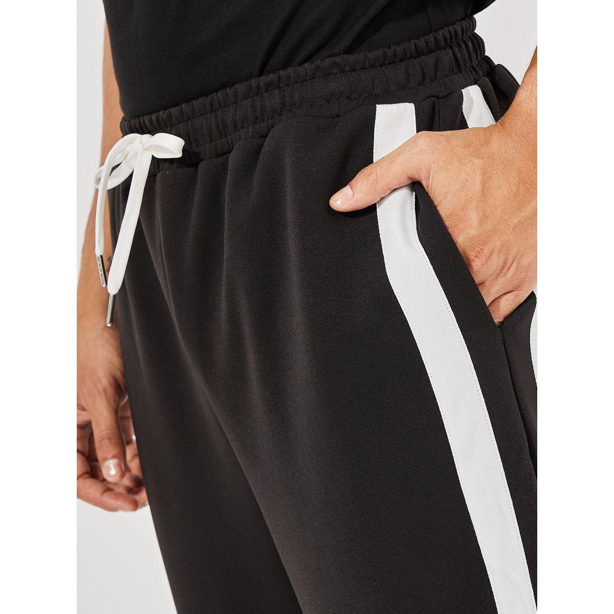 جوغر فضفاض بتفاصيل محبوكة وتداخلات مُتباينة-men-clothing-bottoms-joggers-image-3