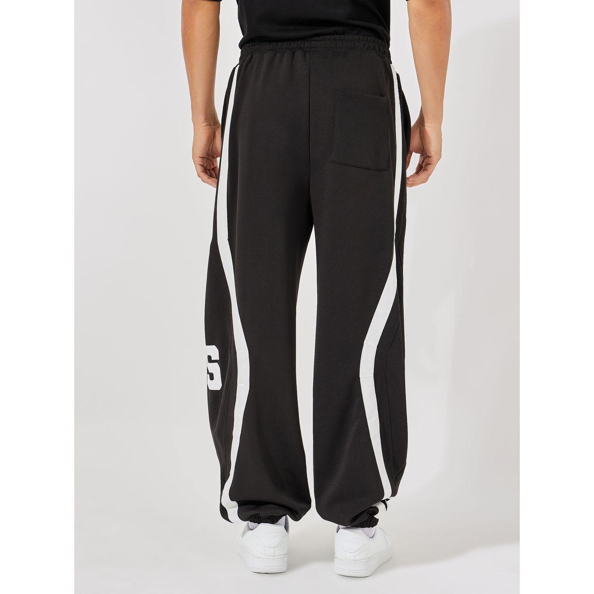 جوغر فضفاض بتفاصيل محبوكة وتداخلات مُتباينة-men-clothing-bottoms-joggers-image-5