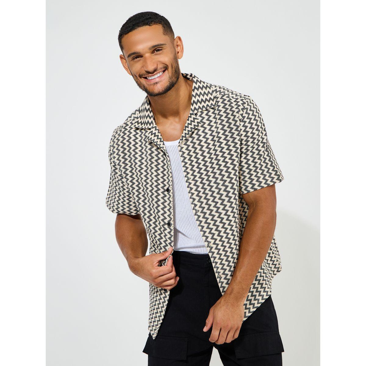 قميص بقصة مريحة وانماط هندسية-men-clothing-shirts-image-2