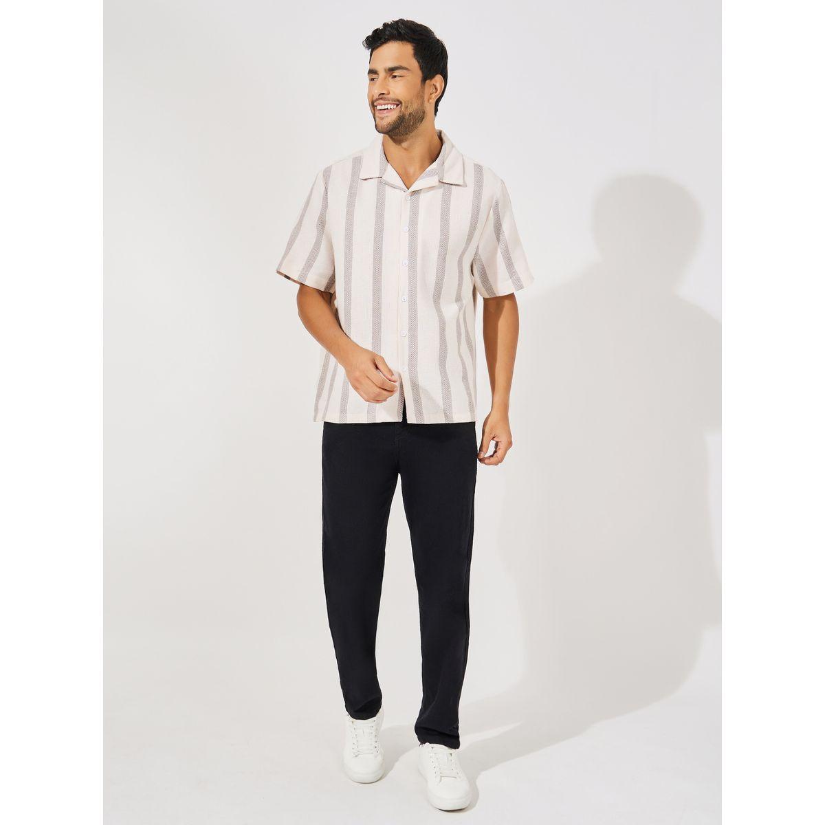 قميص مخطط بياقة ريزورت وقصة مريحة-men-clothing-shirts-image-2