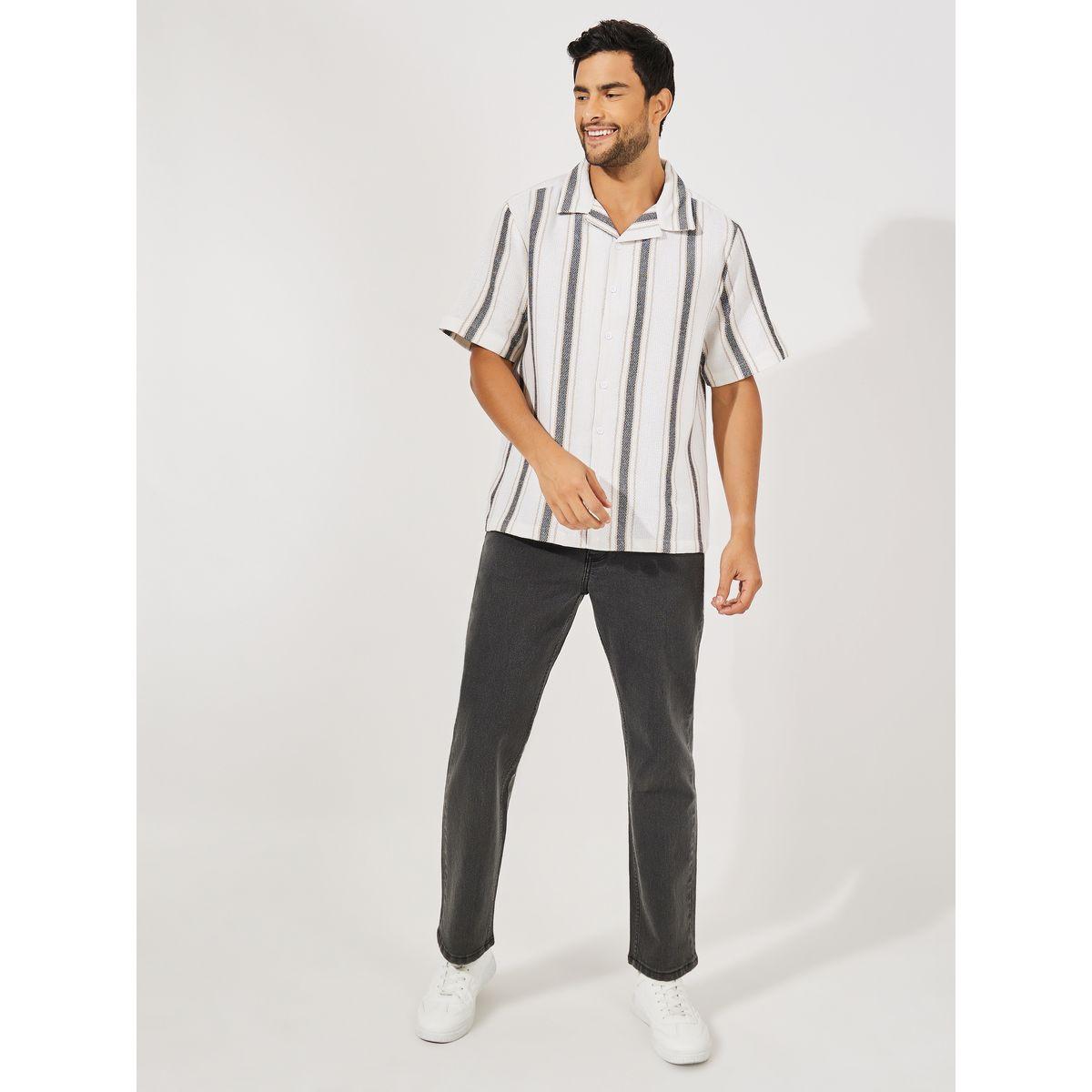 قميص مخطط بياقة ريزورت وقصة مريحة-men-clothing-shirts-image-2