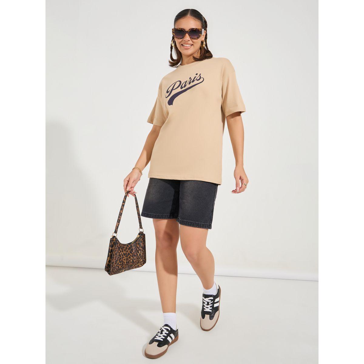 تيشيرت فضفاض بطبعة كتابة واكتاف منخفضة-women-clothing-tshirts-image-2