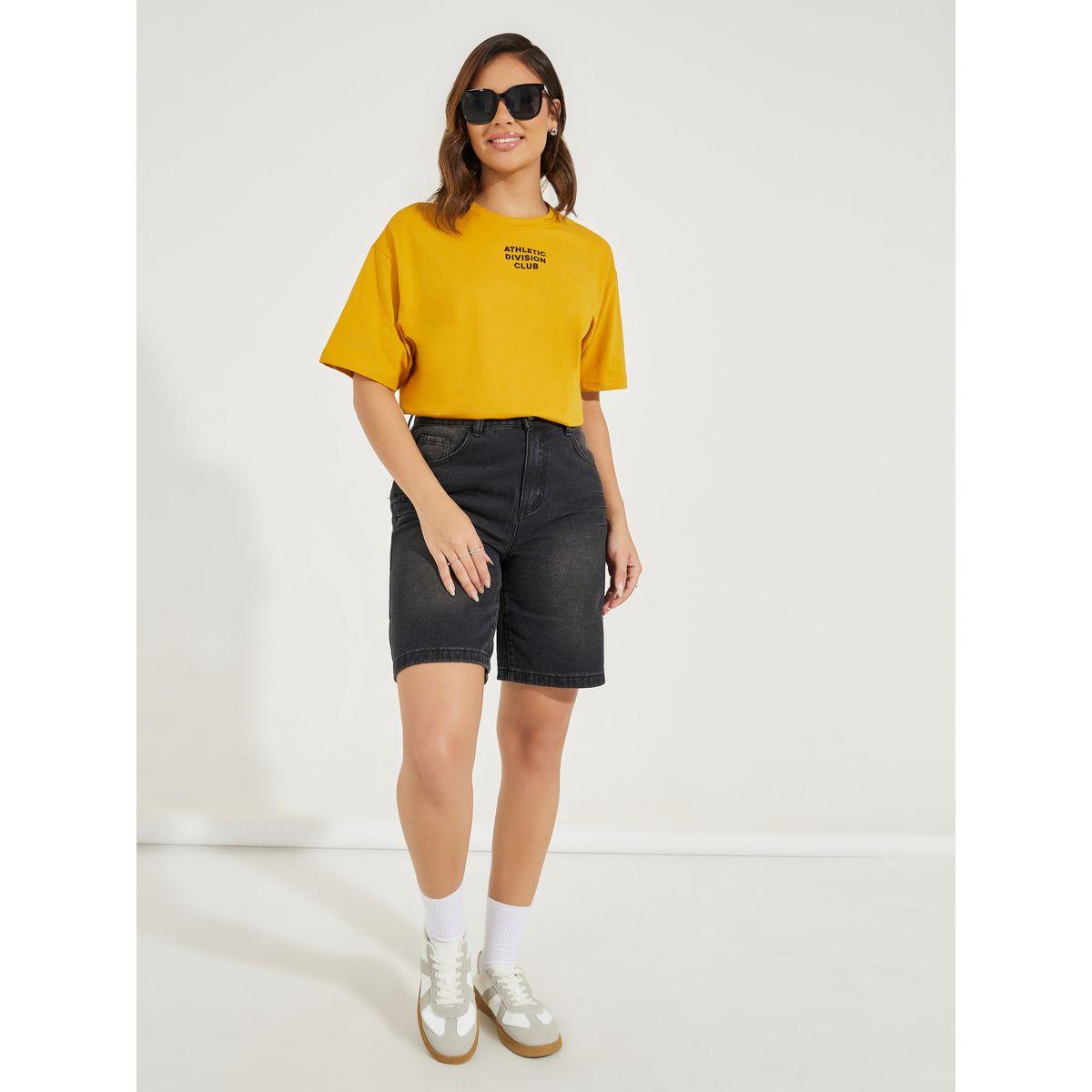 تيشيرت فضفاض بطبعة كتابة واكتاف منخفضة-women-clothing-tshirts-image-3