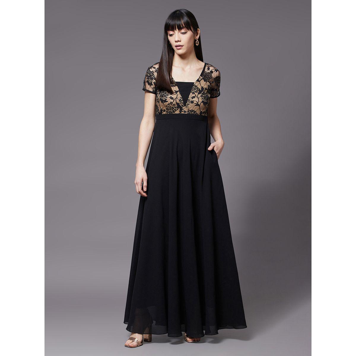 فستان طويل بتفاصيل دانتيل وحافة واسعة ميس تشيس × ستايلي-women-clothing-dresses-image-2