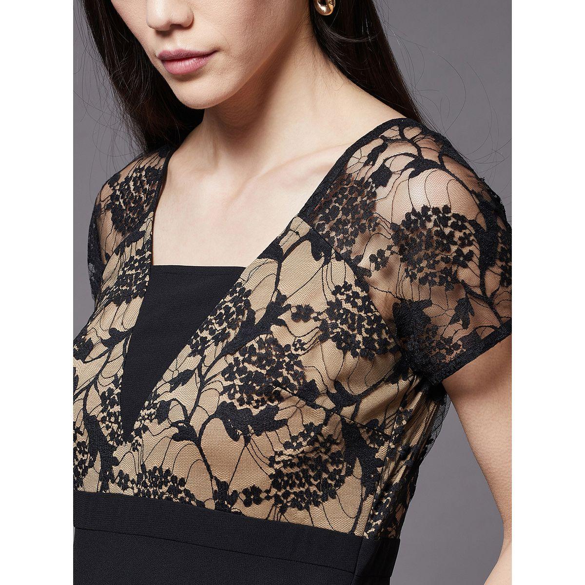 فستان طويل بتفاصيل دانتيل وحافة واسعة ميس تشيس × ستايلي-women-clothing-dresses-image-5