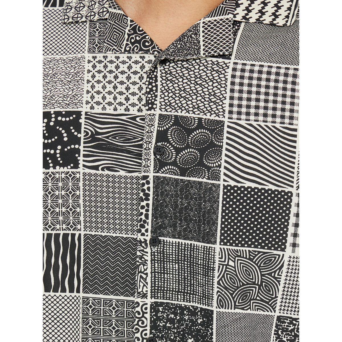 قميص بنمط مربعات مع ياقة ريزورت وقصة مريحة-men-clothing-shirts-image-4