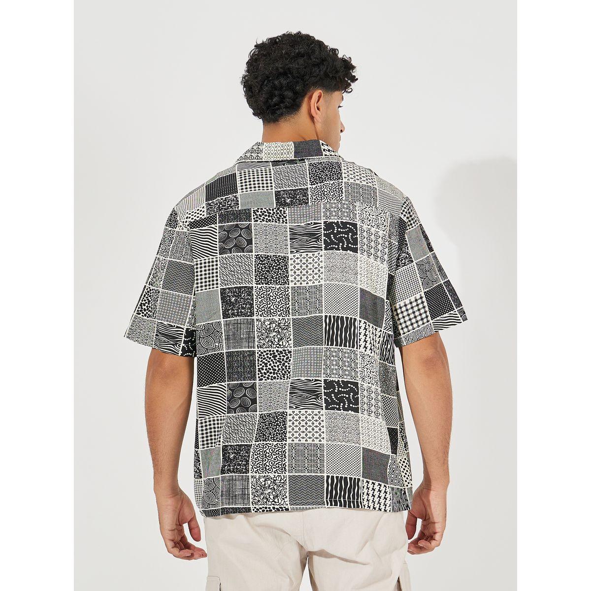قميص بنمط مربعات مع ياقة ريزورت وقصة مريحة-men-clothing-shirts-image-5