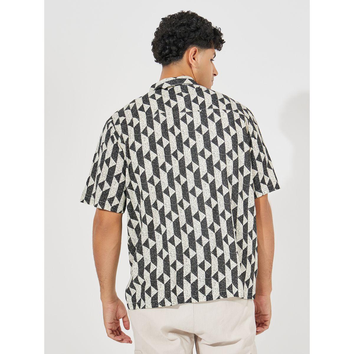 قميص بياقة ريزورت وقصة مريحة-men-clothing-shirts-image-5