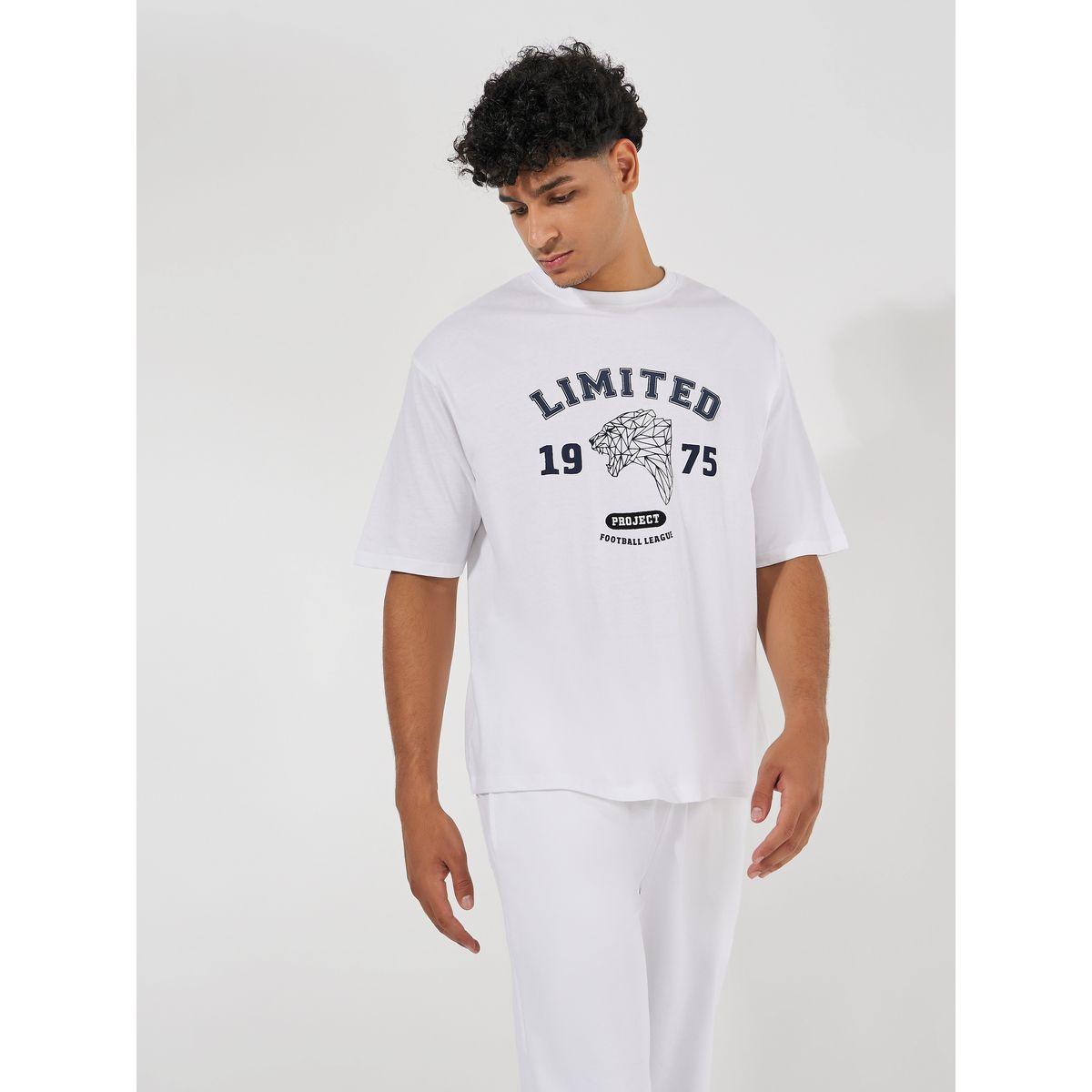 طقم منسق من جوغر مع تيشيرت فضفاض بطبعة فارسيتي-men-clothing-coordsets-image-2