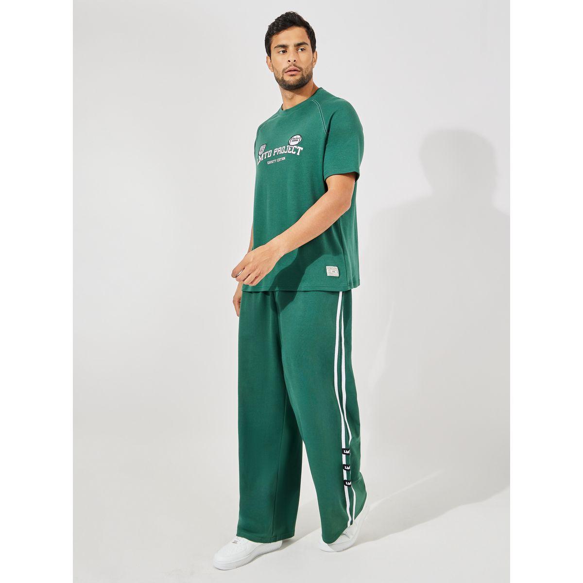 جوغر بارجل واسعة مع تيشيرت فضفاض بطبعة فارسيتي-men-clothing-coordsets-image-1