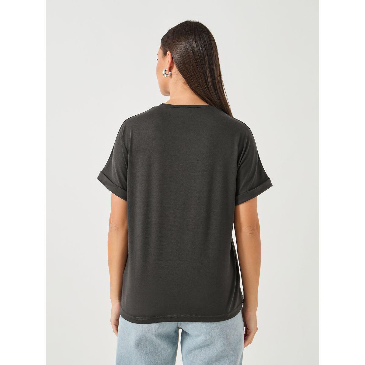 تيشيرت بقصة عادية وياقة دائرية-women-clothing-tshirts-image-5