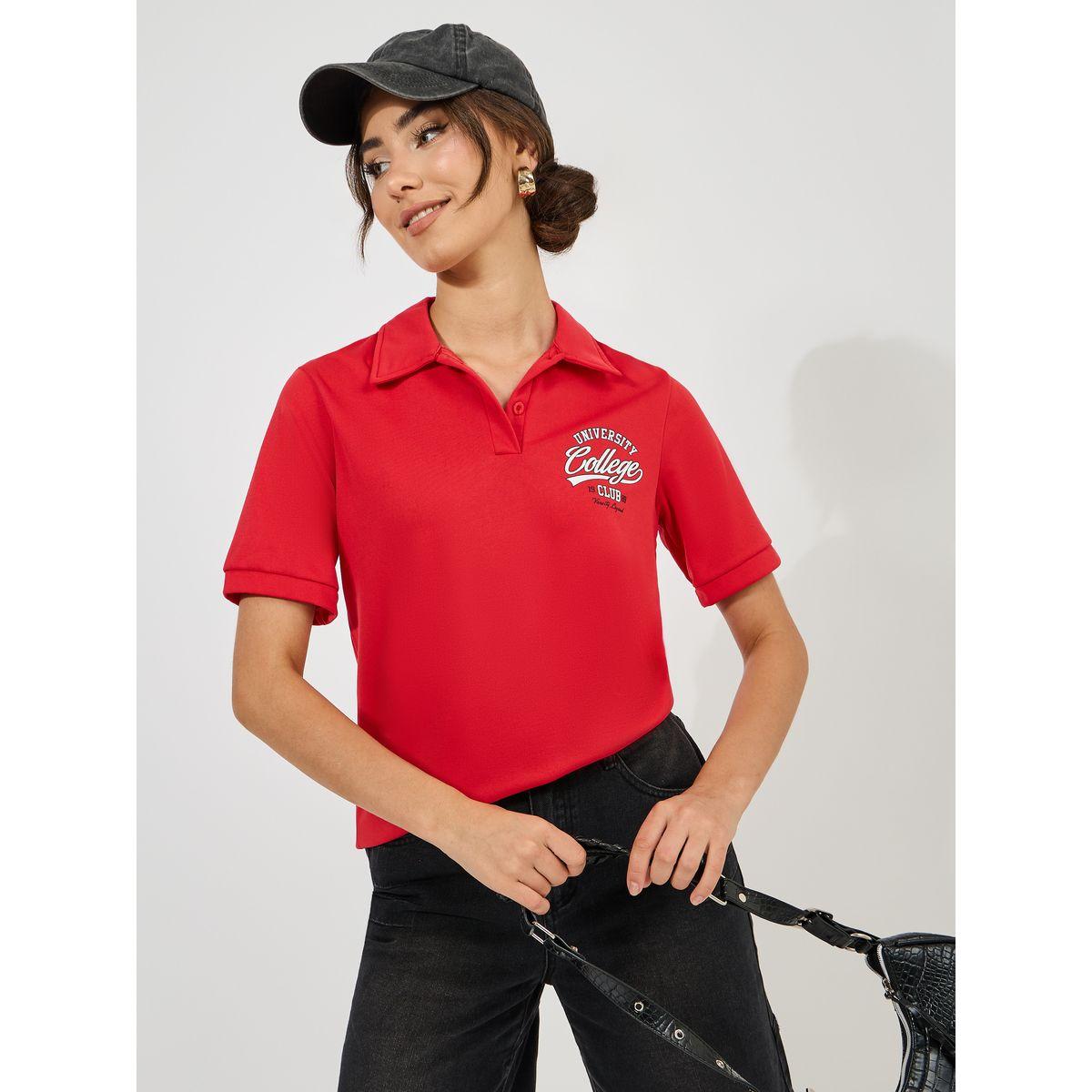 تيشيرت بياقة بولو وطبعة فارسيتي مع قصة عادية-women-clothing-tshirts-image-1