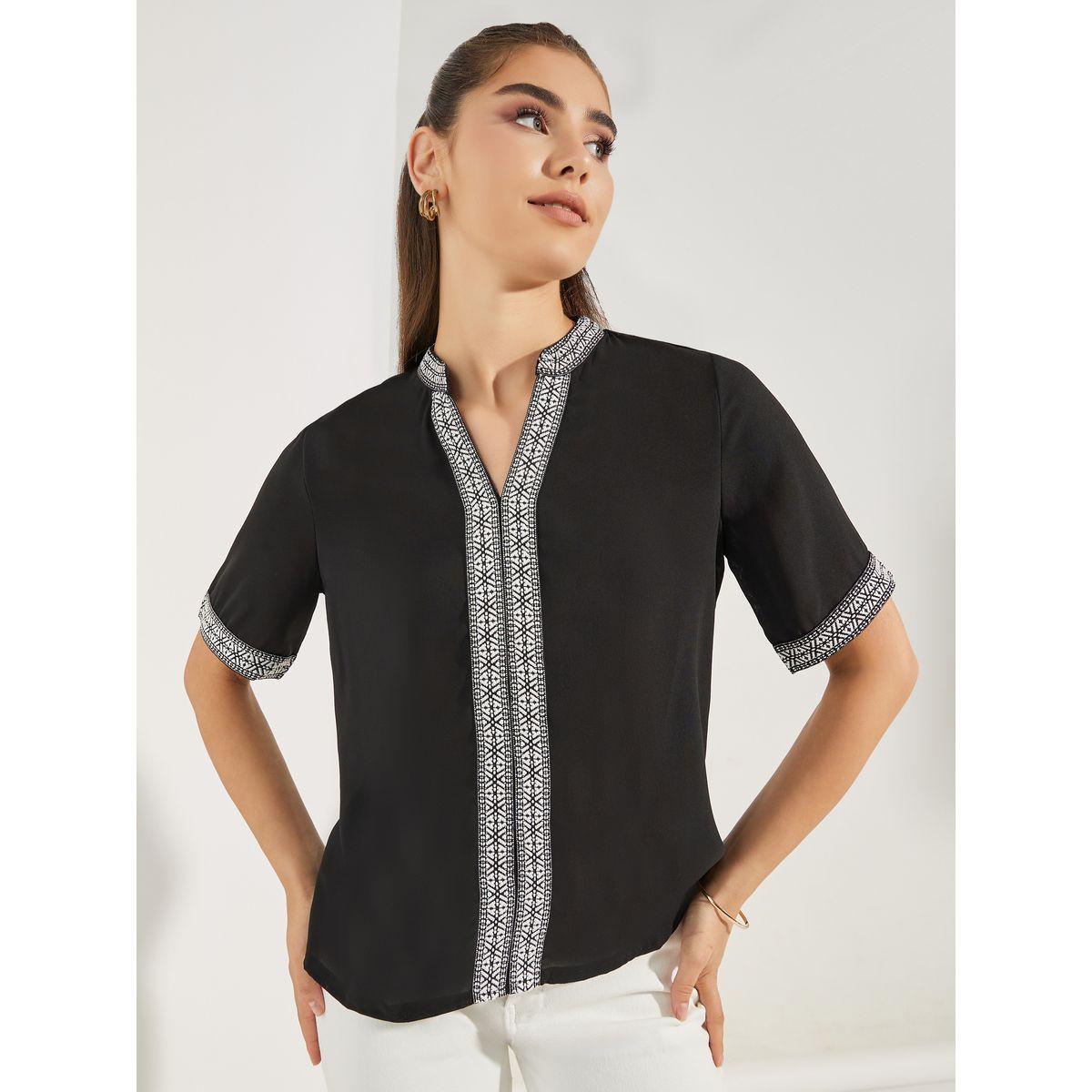 بلوزة بوكسي بتفاصيل مُطرّزة مع خياطة-women-clothing-shirtsandblouses-blouses-image-1