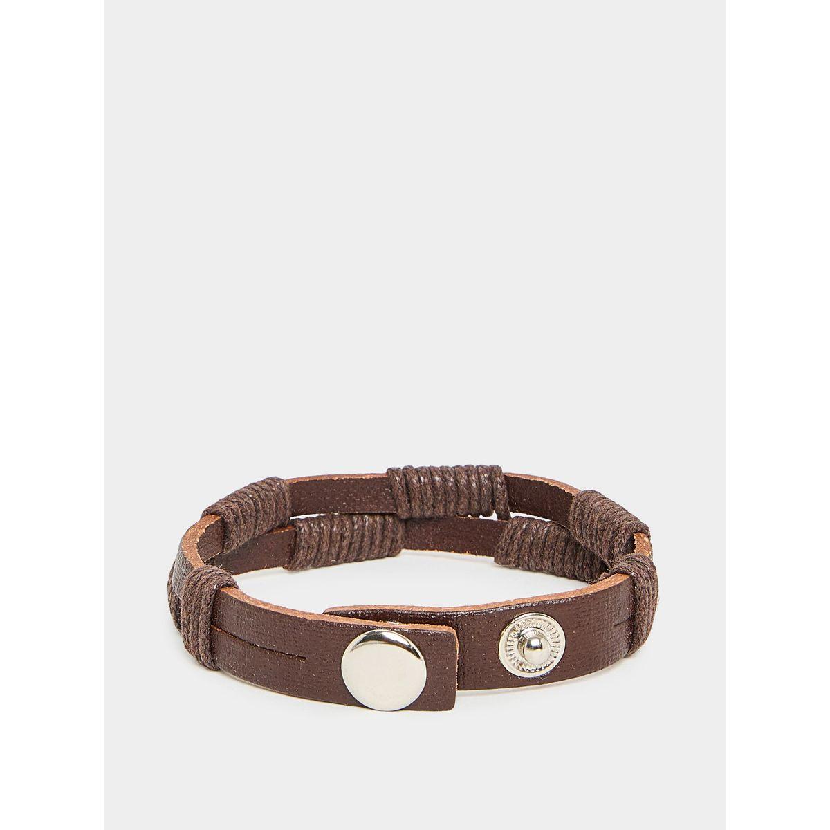 سوار يد بتفاصيل بارزة الملمس مع ازرار غلق-men-watchesandjewellery-bracelets-image-2