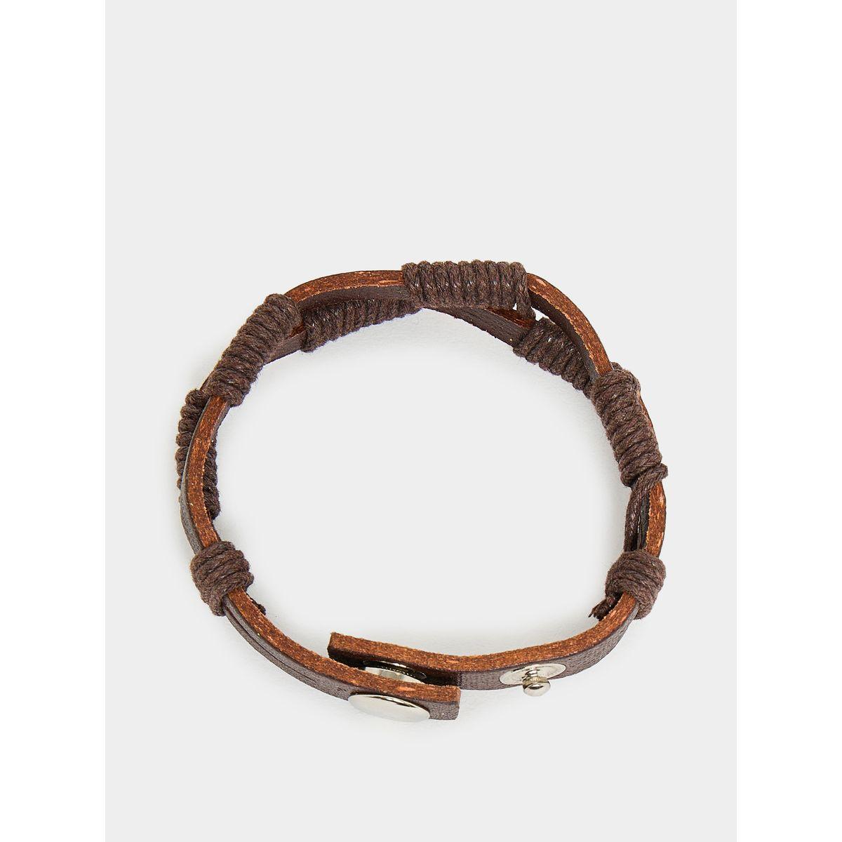 سوار يد بتفاصيل بارزة الملمس مع ازرار غلق-men-watchesandjewellery-bracelets-image-1