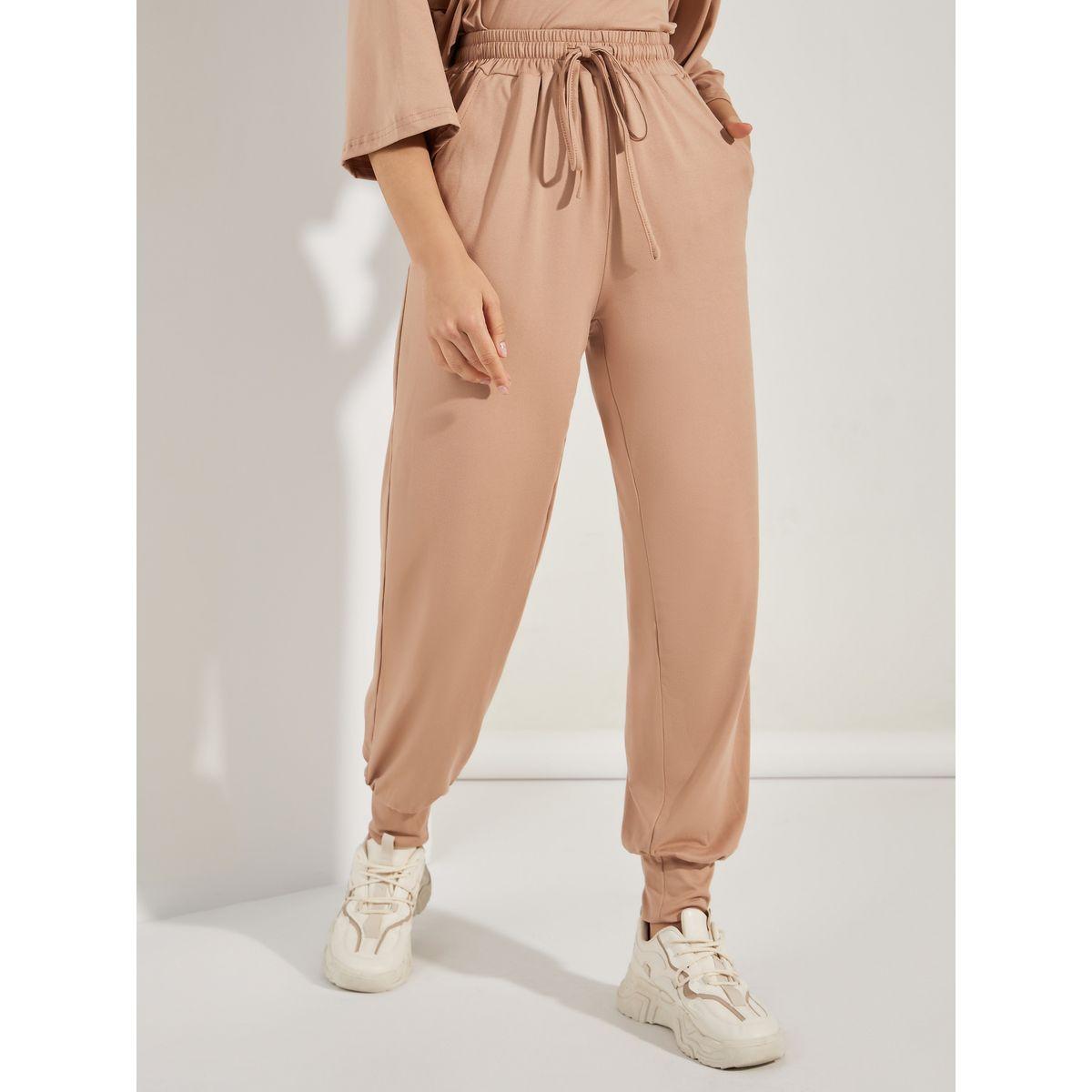 طقم منسق من جوغر مع تيشيرت بقصة مريحة-women-clothing-coordsets-image-4