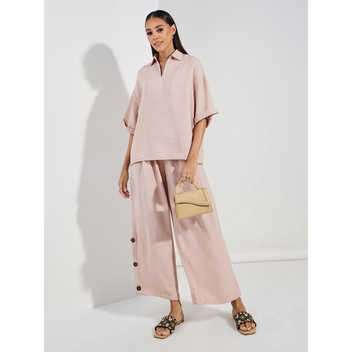 مجموعة من بنطال مزين بازرار مع بلوزة بمظهر دنيم-women-clothing-coordsets-image-2