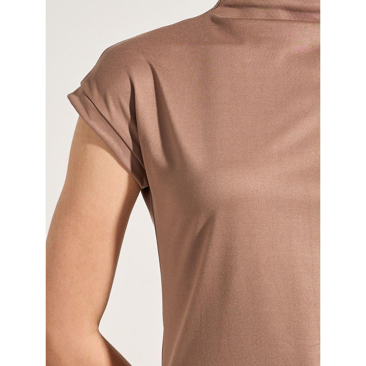 تيشيرت بقصة سليم فت مع ياقة عالية واكمام كاب-women-clothing-tshirts-image-4