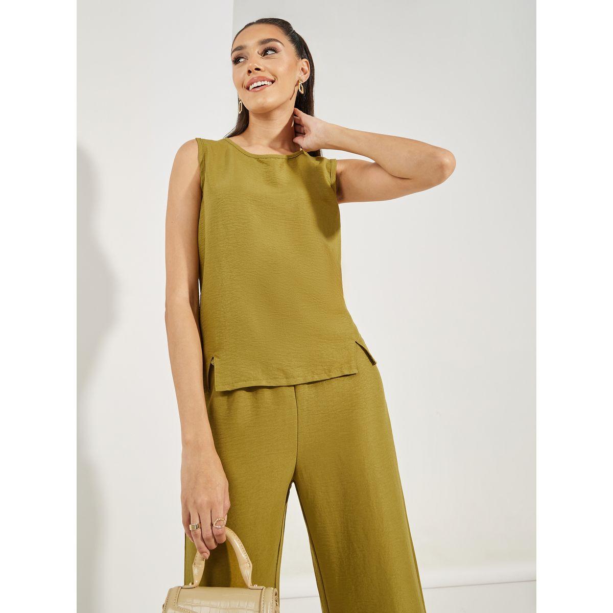 طقم منسق من بنطال بارجل واسعة وبلوزة بلا اكمام-women-clothing-coordsets-image-2
