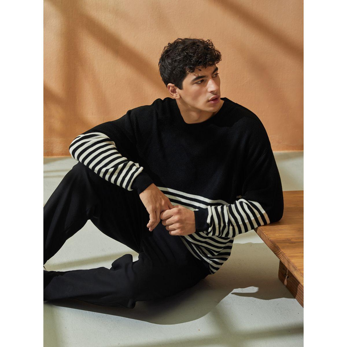 Styli Horizontal Tuck Stripe Relaxed Fit Lightweight Sweater-men-clothing-sweatersandpullovers-image-2