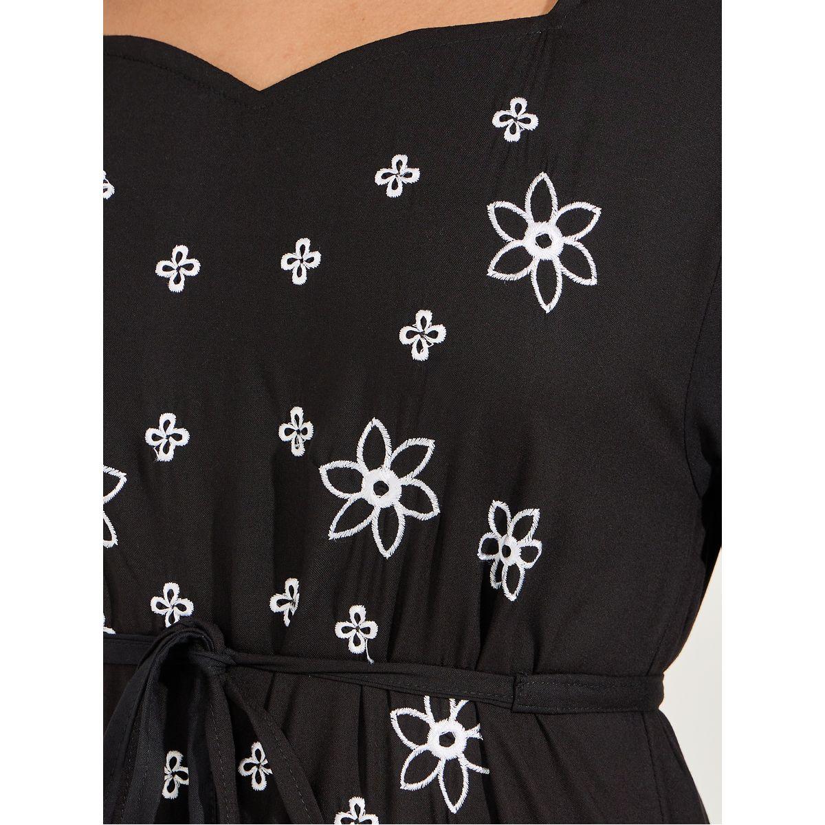 Styli Floral Embroidered Jalabiya-women-arabicclothing-jalabiyas-image-3
