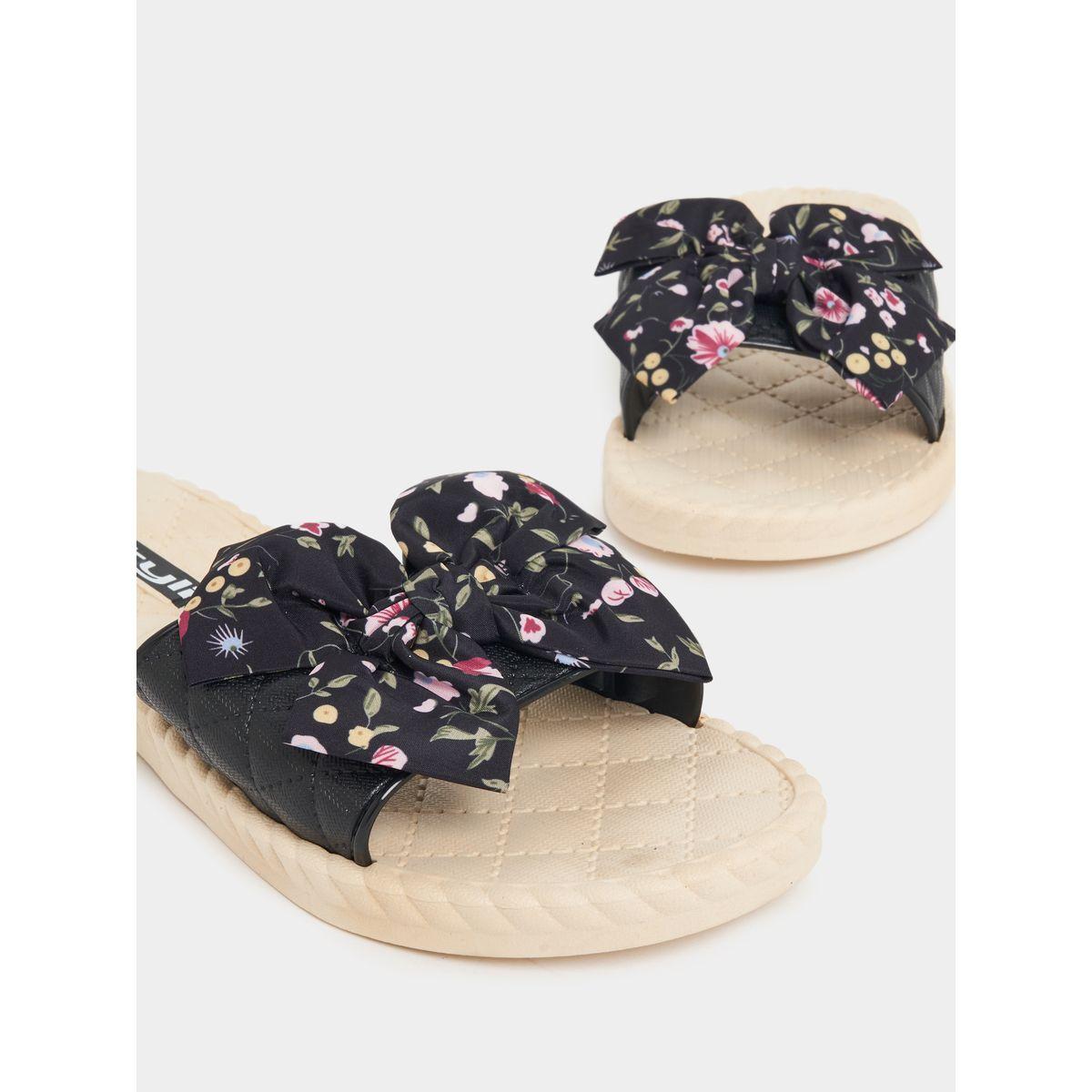 شبشب فلات مزين بربطة فيونكة-women-shoes-flipflopsandslides-image-4