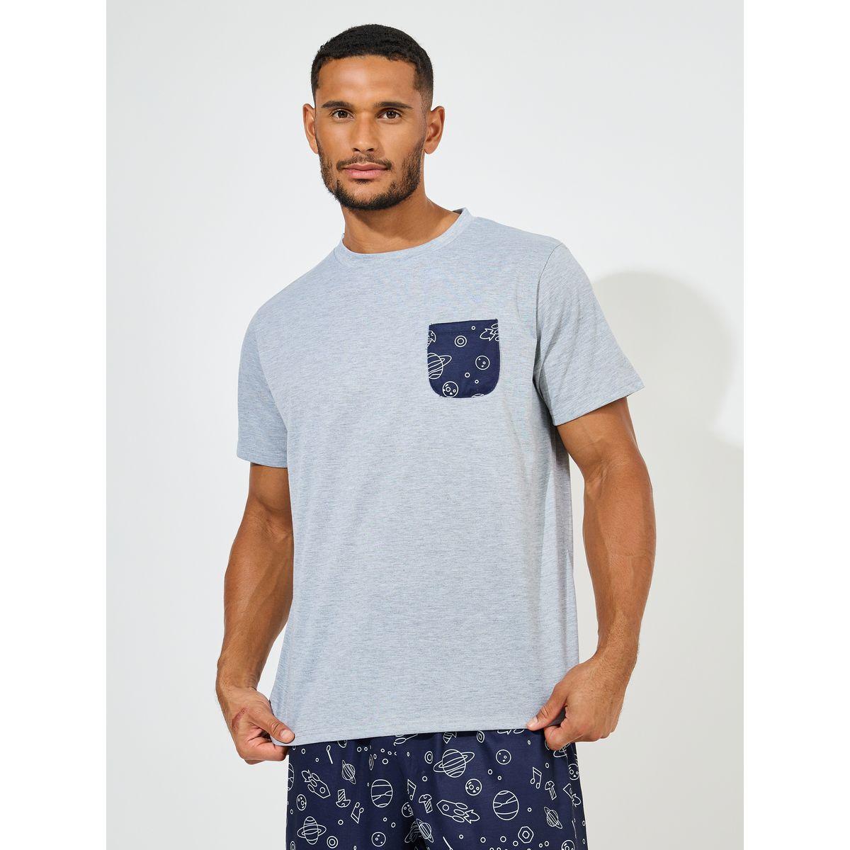 شورت مطبع بالكامل مع تيشيرت بجيب على الصدر-men-clothing-nightwear-sets-image-2