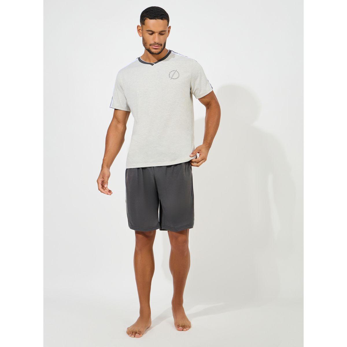 Styli Unwind V Neck Minimal Print T-Shirt & Cut-Sew Detail Shorts Set-men-clothing-nightwear-sets-image-1