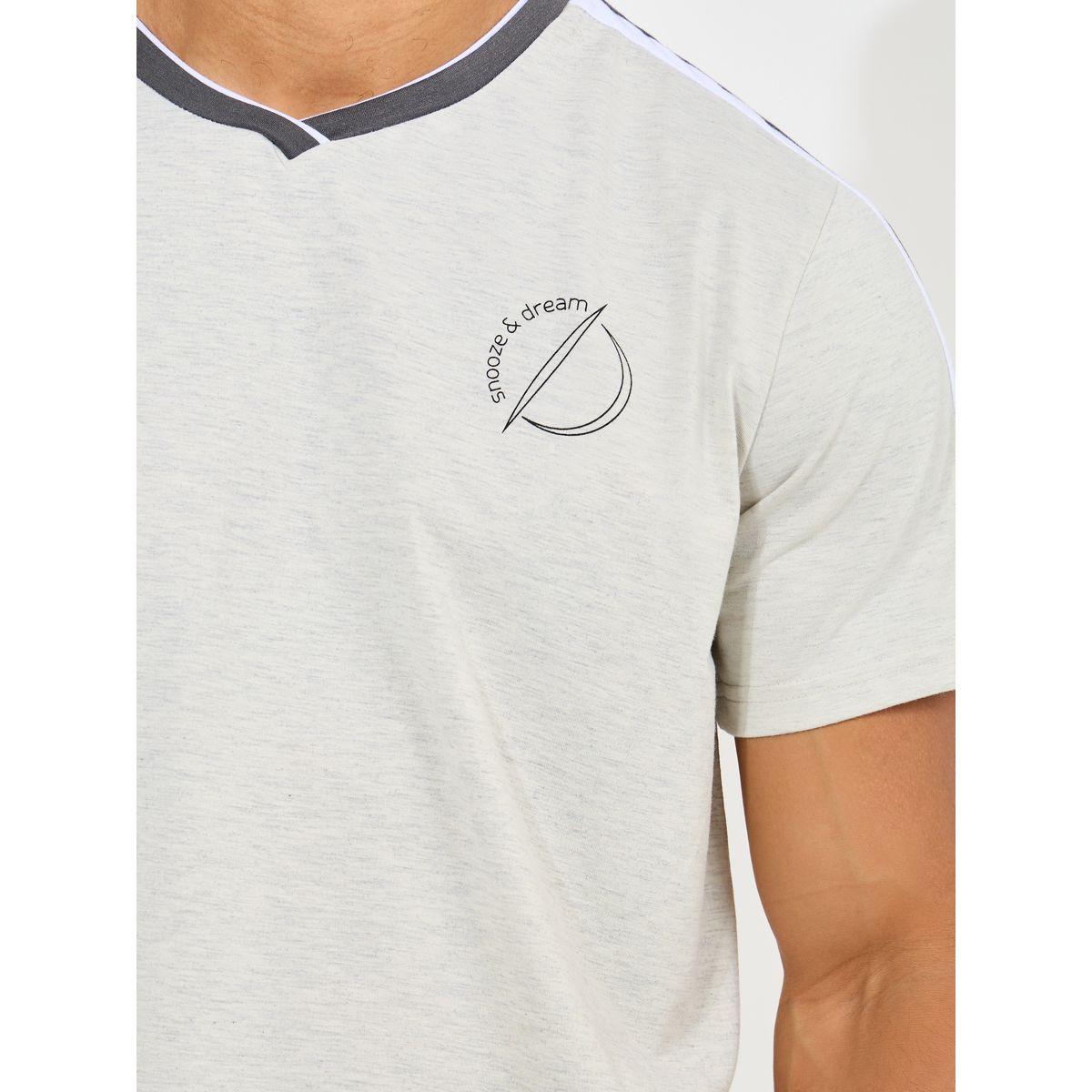 Styli Unwind V Neck Minimal Print T-Shirt & Cut-Sew Detail Shorts Set-men-clothing-nightwear-sets-image-3