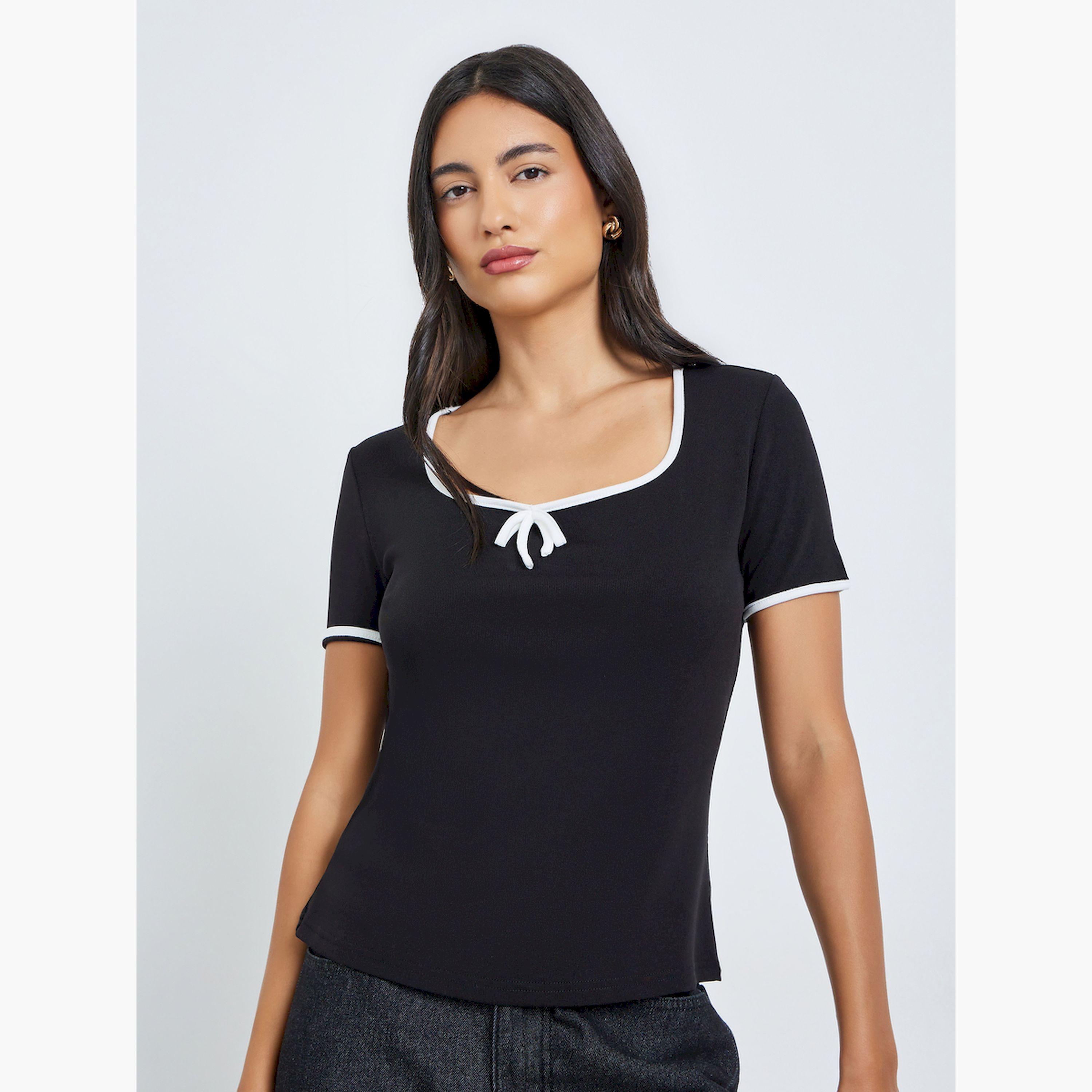 ستايلي - بلوزة سوداء محبوكة مضلعة بحواف بيضاء-women-clothing-tshirts-image-1