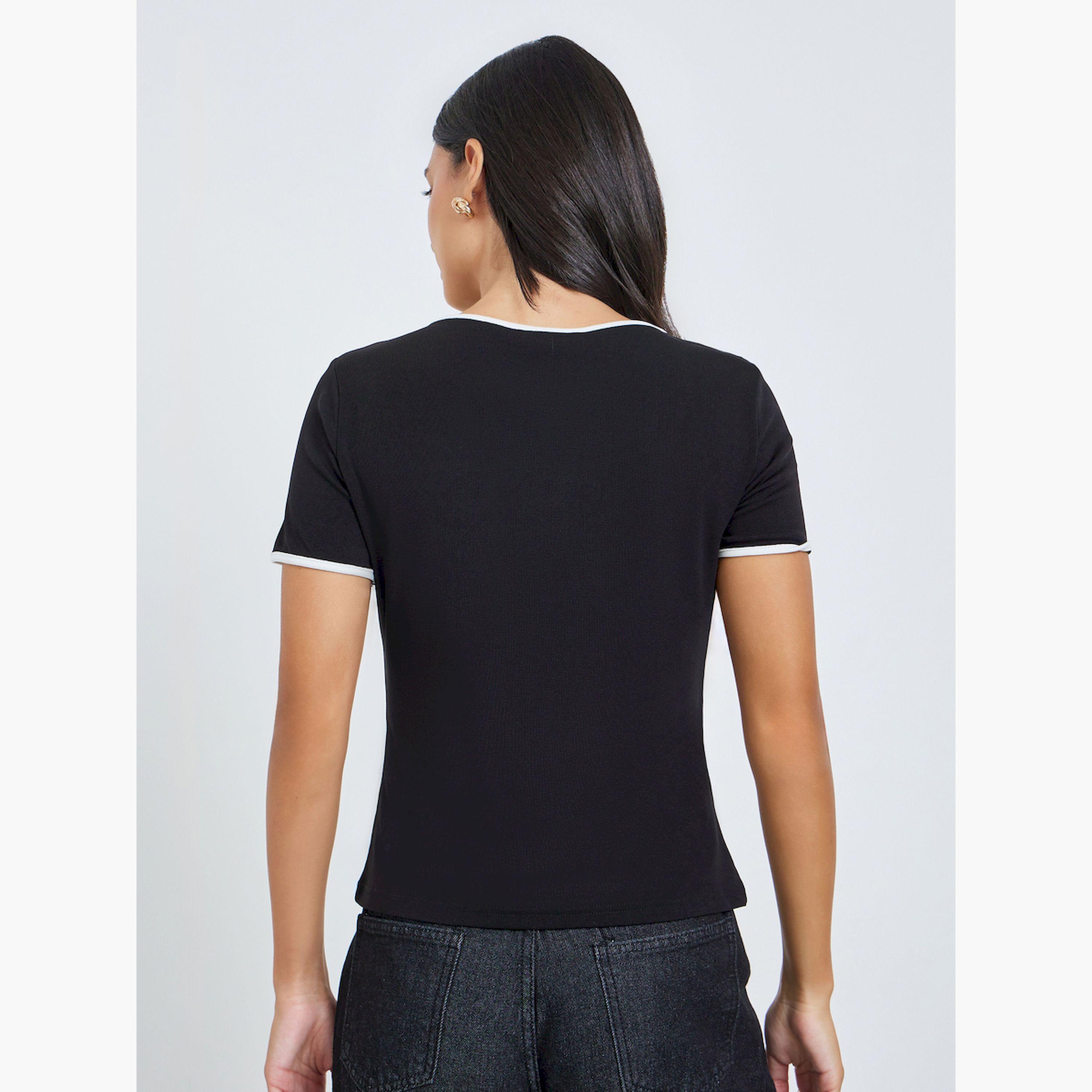 ستايلي - بلوزة سوداء محبوكة مضلعة بحواف بيضاء-women-clothing-tshirts-image-4