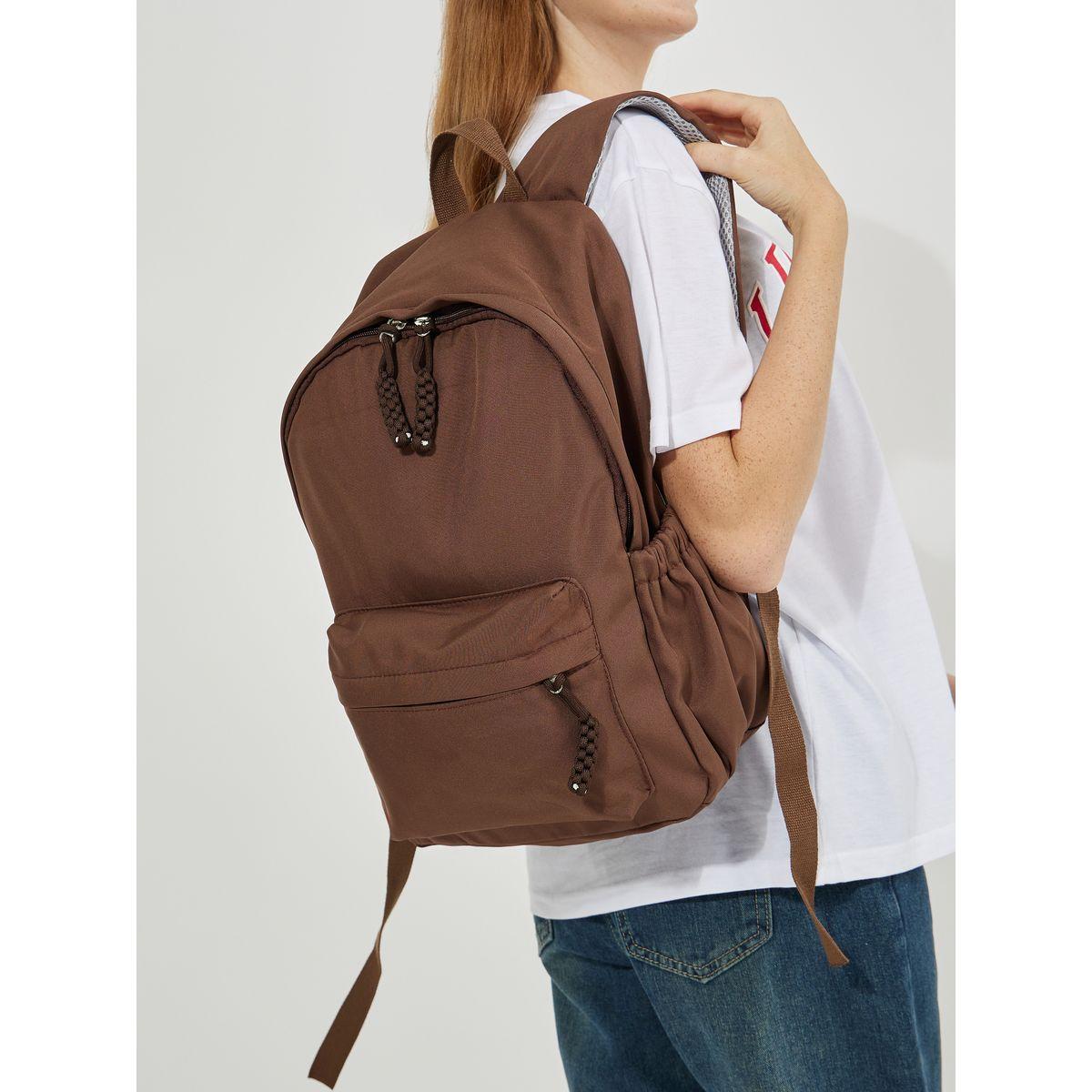 شنطة ظهر سادة بسحَّاب غلق وجيوب جانبية-women-bagsandwallets-backpacks-image-2