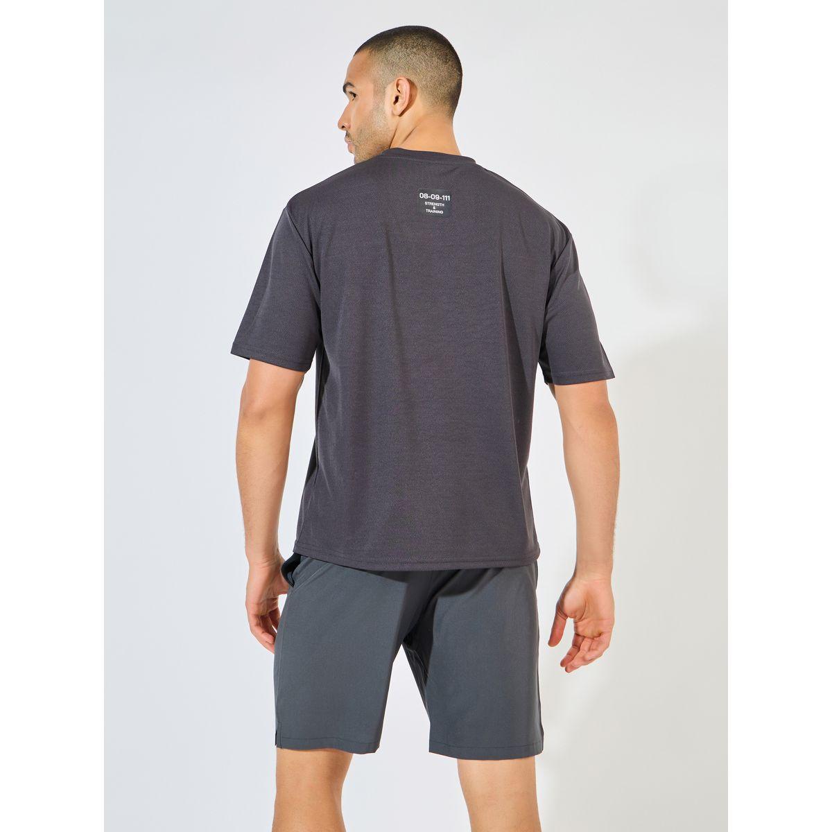 مجموعة من شورت للتدريب مع تيشيرت فضفاض-men-clothing-coordsets-image-6