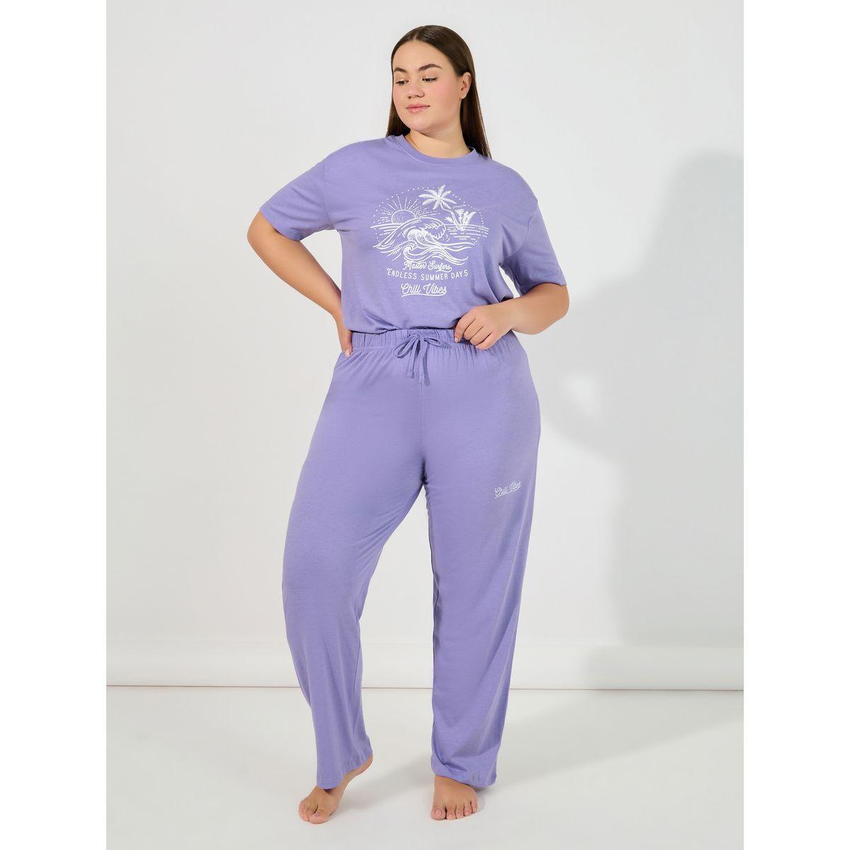 Styli Unwind Plus Size Chill Vibes Graphic T-Shirt & Pyjama Set-women-clothing-nightwear-pyjamas-longsets-image-5