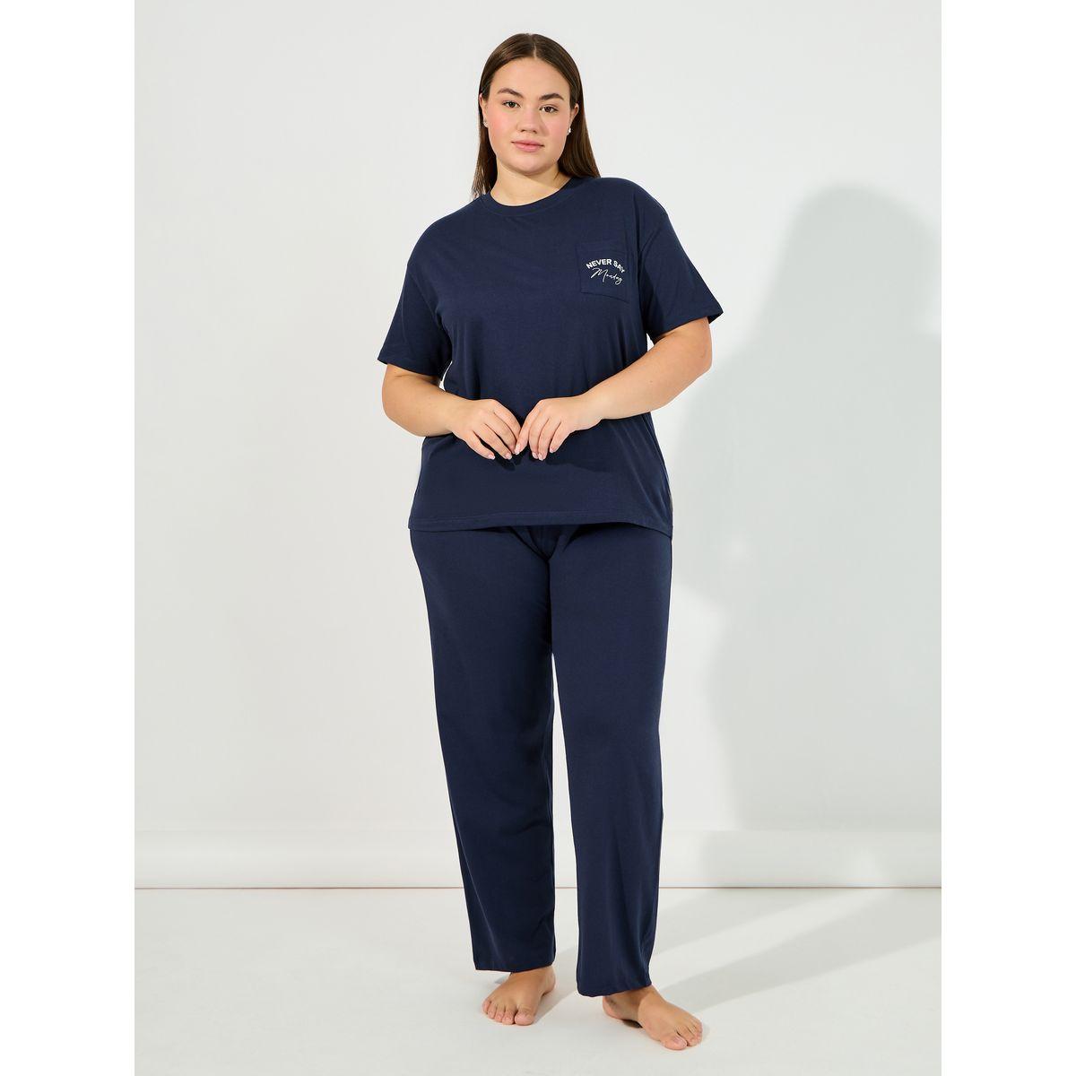 طقم من بنطال بيجاما بمقاس كبير مع تيشيرت مطبع بكتابة-women-clothing-nightwear-pyjamas-longsets-image-1