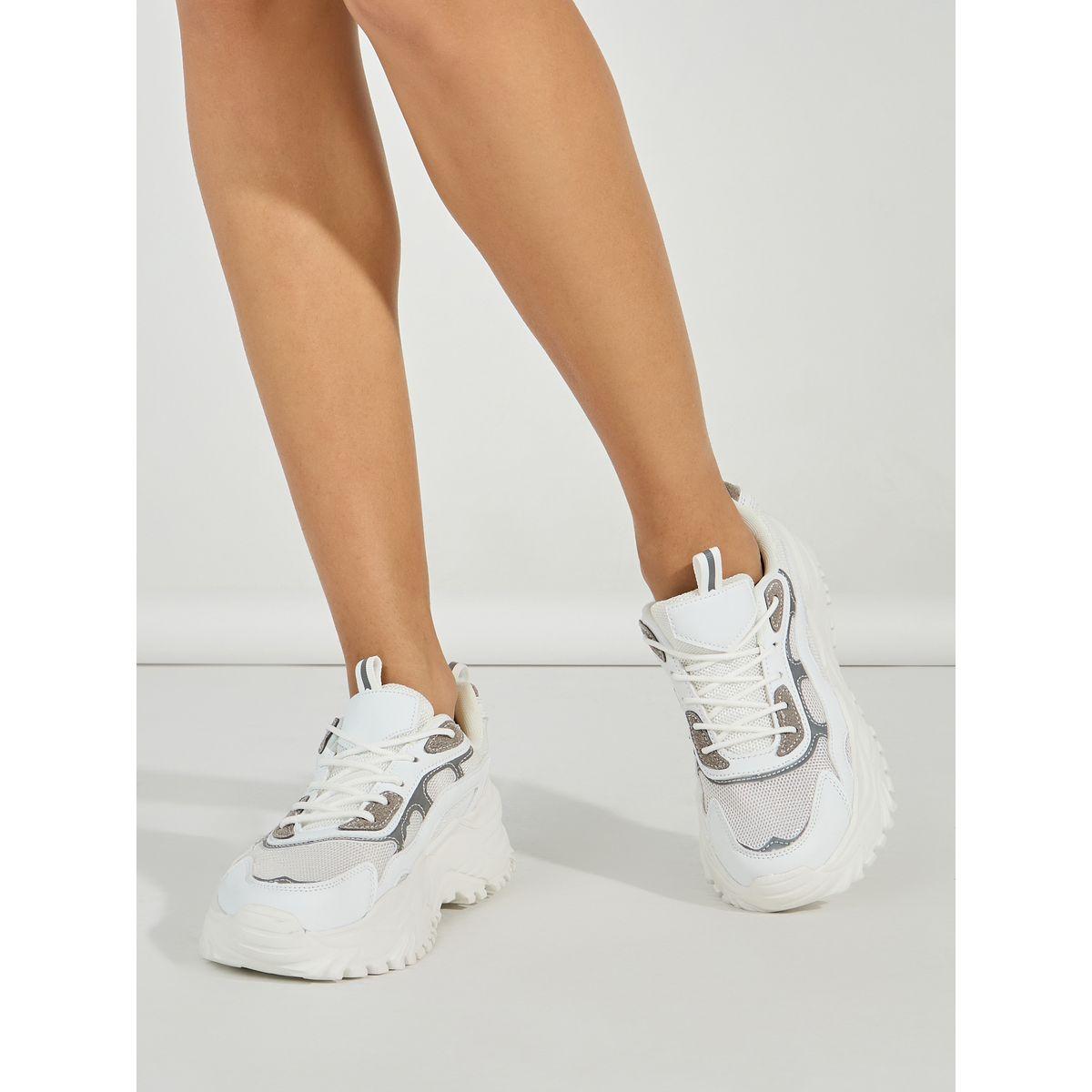 حذاء سنيكرز شانكي بتفاصيل مُتباينة-women-shoes-sneakers-image-1