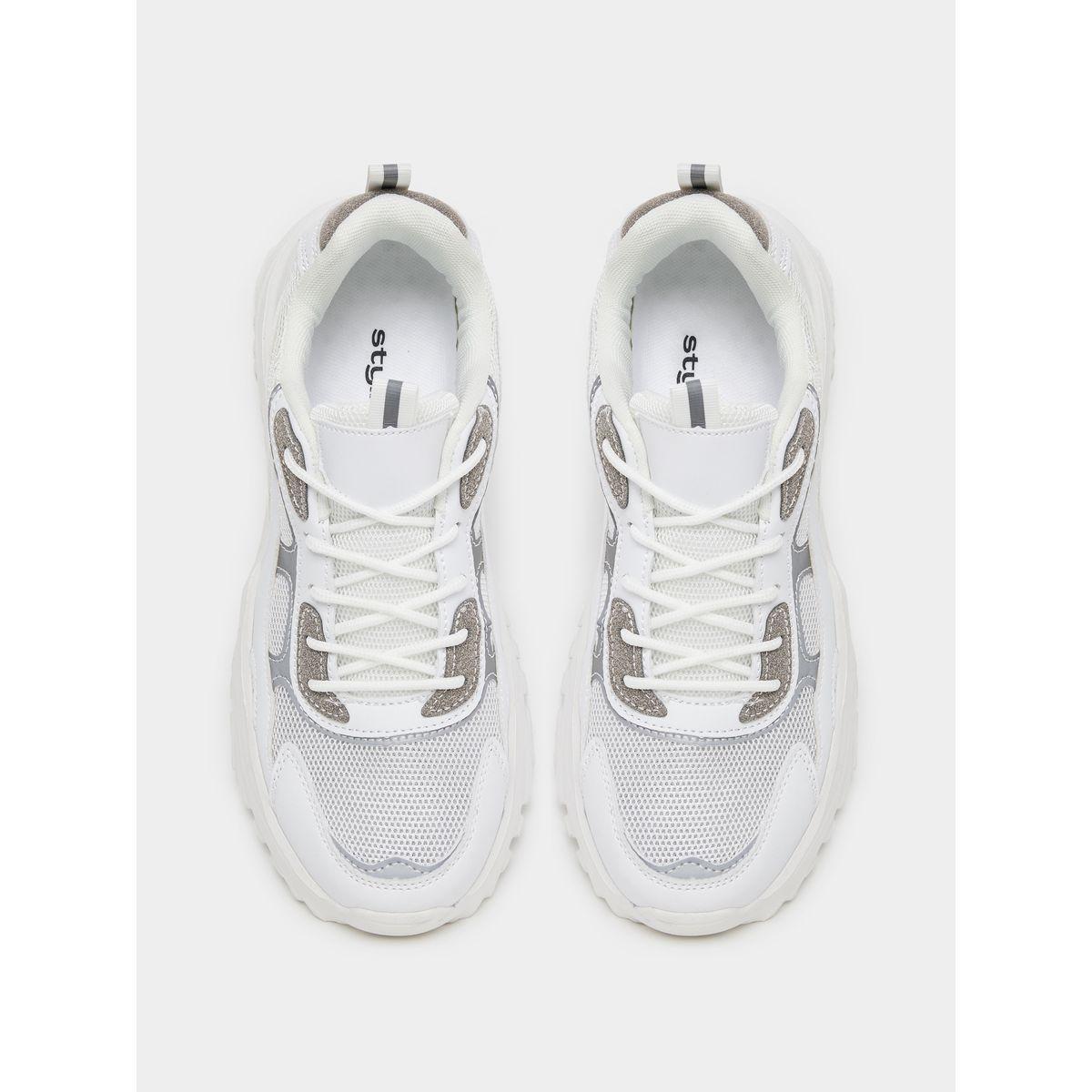 حذاء سنيكرز شانكي بتفاصيل مُتباينة-women-shoes-sneakers-image-6