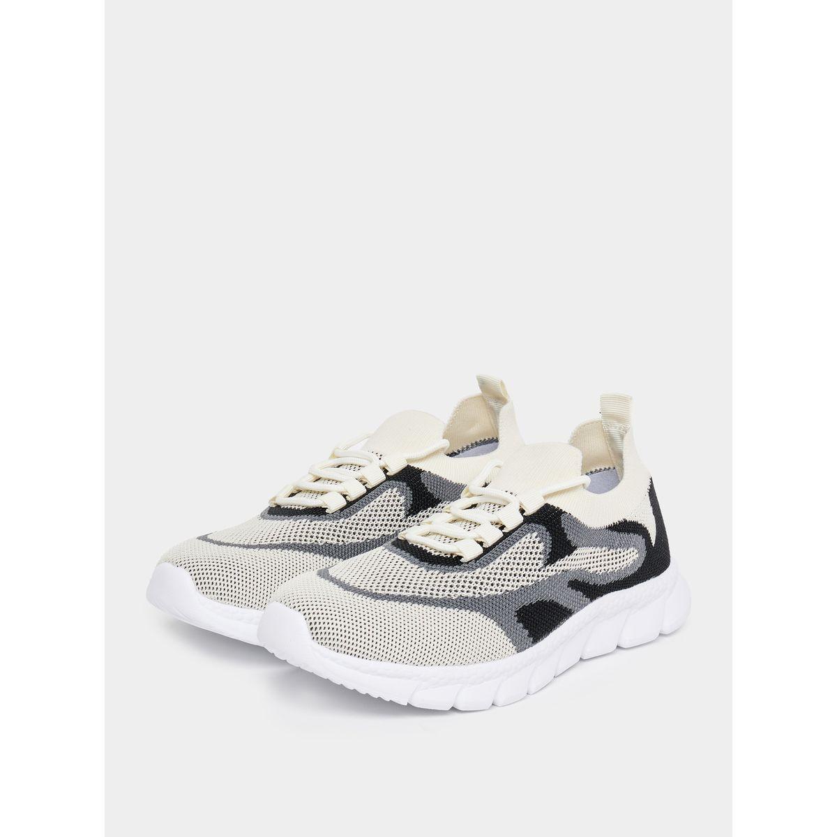 حذاء سنيكرز بنعل فوم وتفاصيل شبكية-women-shoes-sneakers-image-5