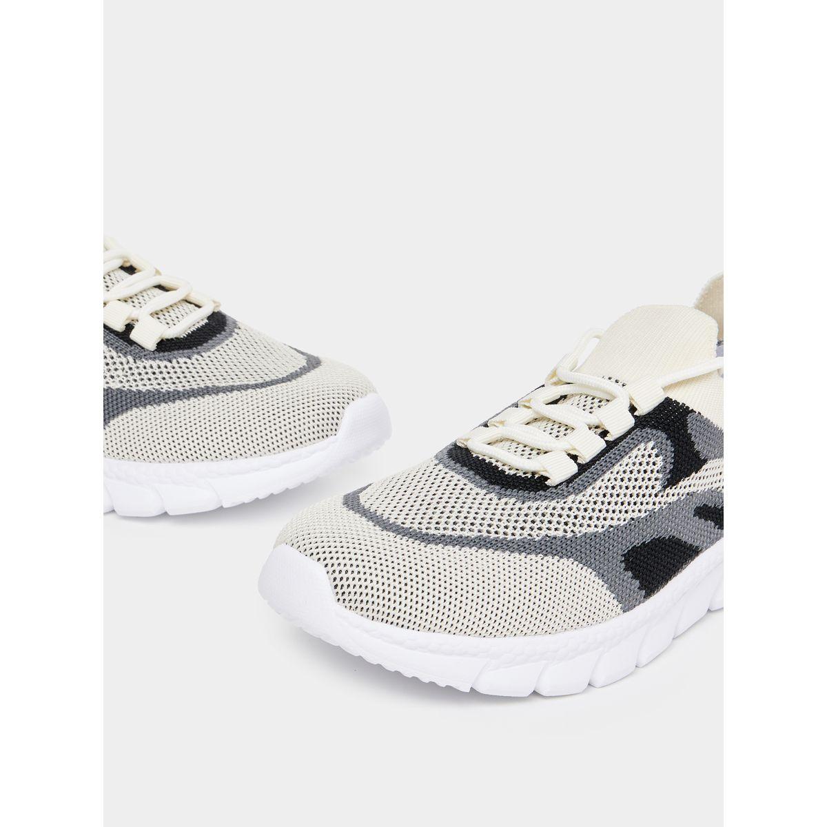 حذاء سنيكرز بنعل فوم وتفاصيل شبكية-women-shoes-sneakers-image-4