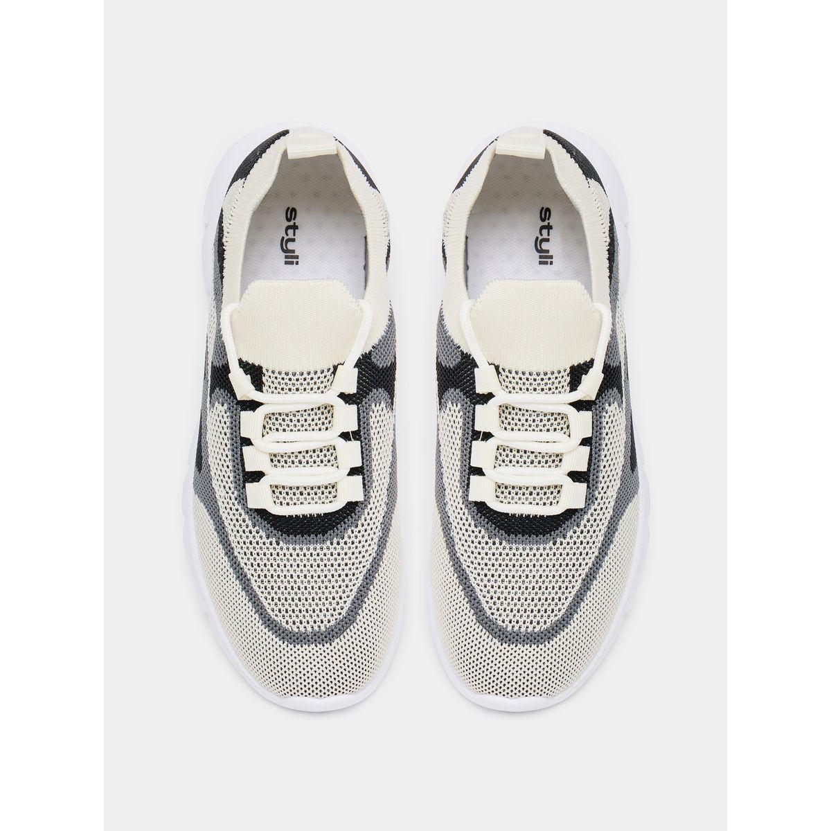 حذاء سنيكرز بنعل فوم وتفاصيل شبكية-women-shoes-sneakers-image-2