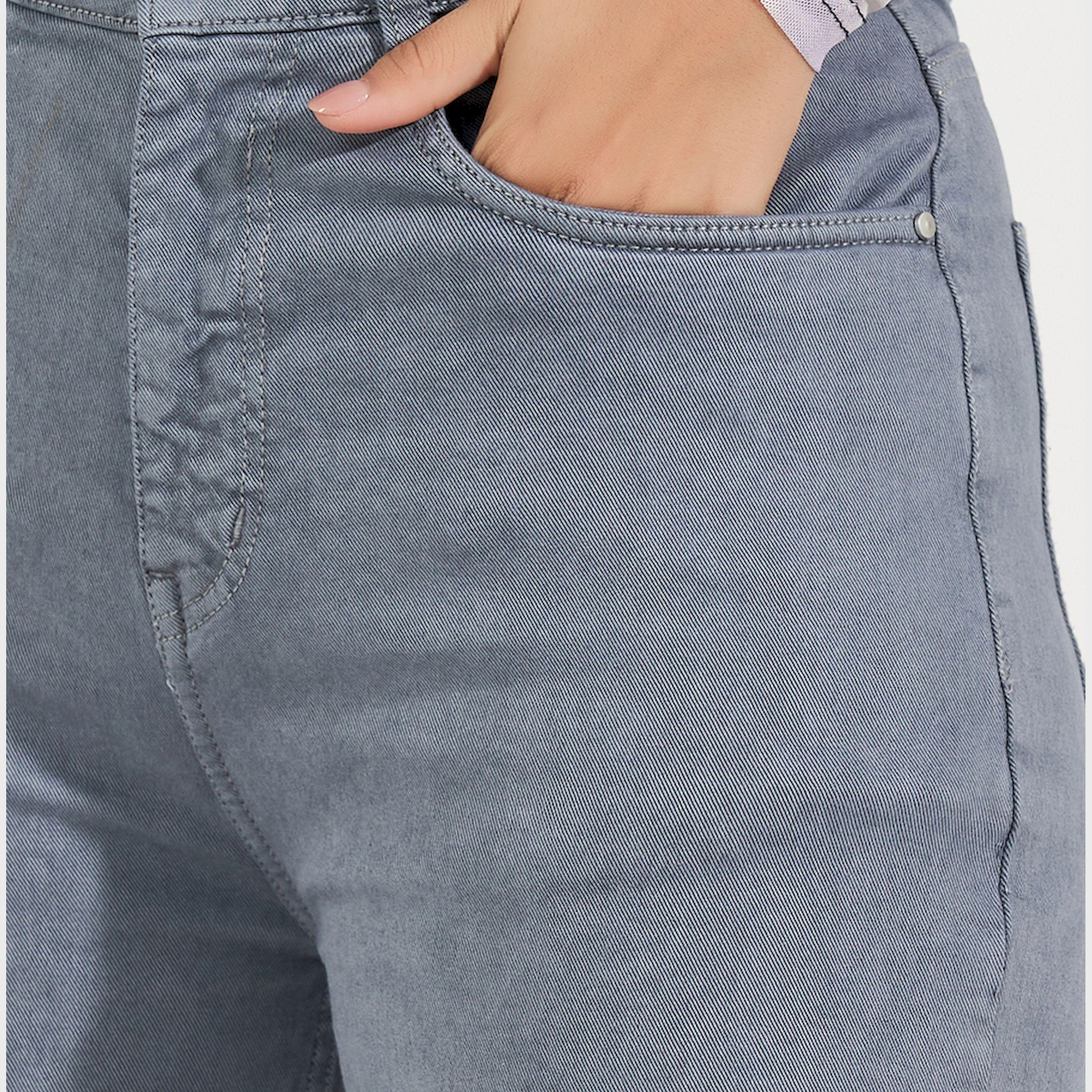 Styli High Rise Flared Jeans With Pockets-women-clothing-bottoms-jeans-image-3