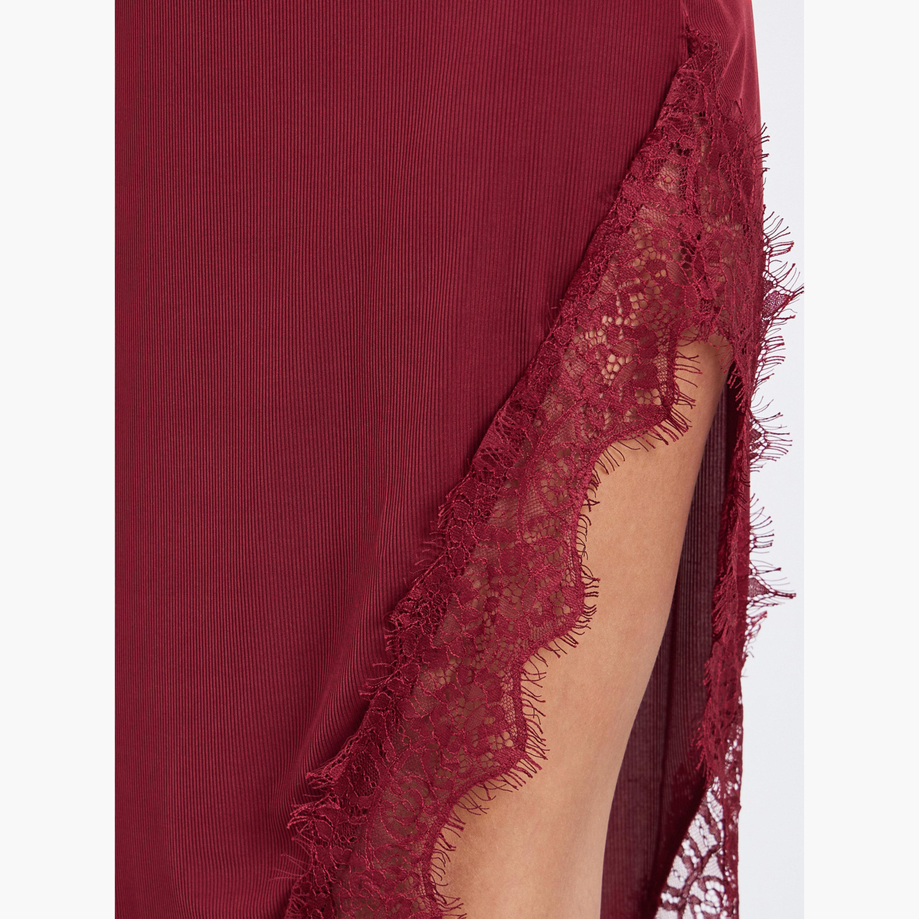 قميص نوم بتفاصيل دانتيل وشق جانبي-women-clothing-nightwear-nighties-image-3