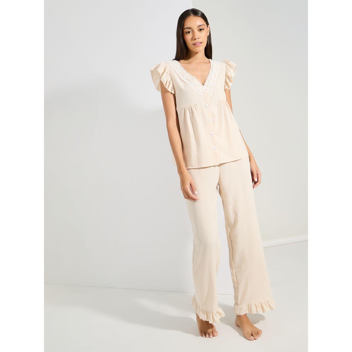 طقم من بنطال بيجاما مع بلوزة بتفاصيل دانتيل مع كشكش-women-clothing-nightwear-pyjamas-longsets-image-1