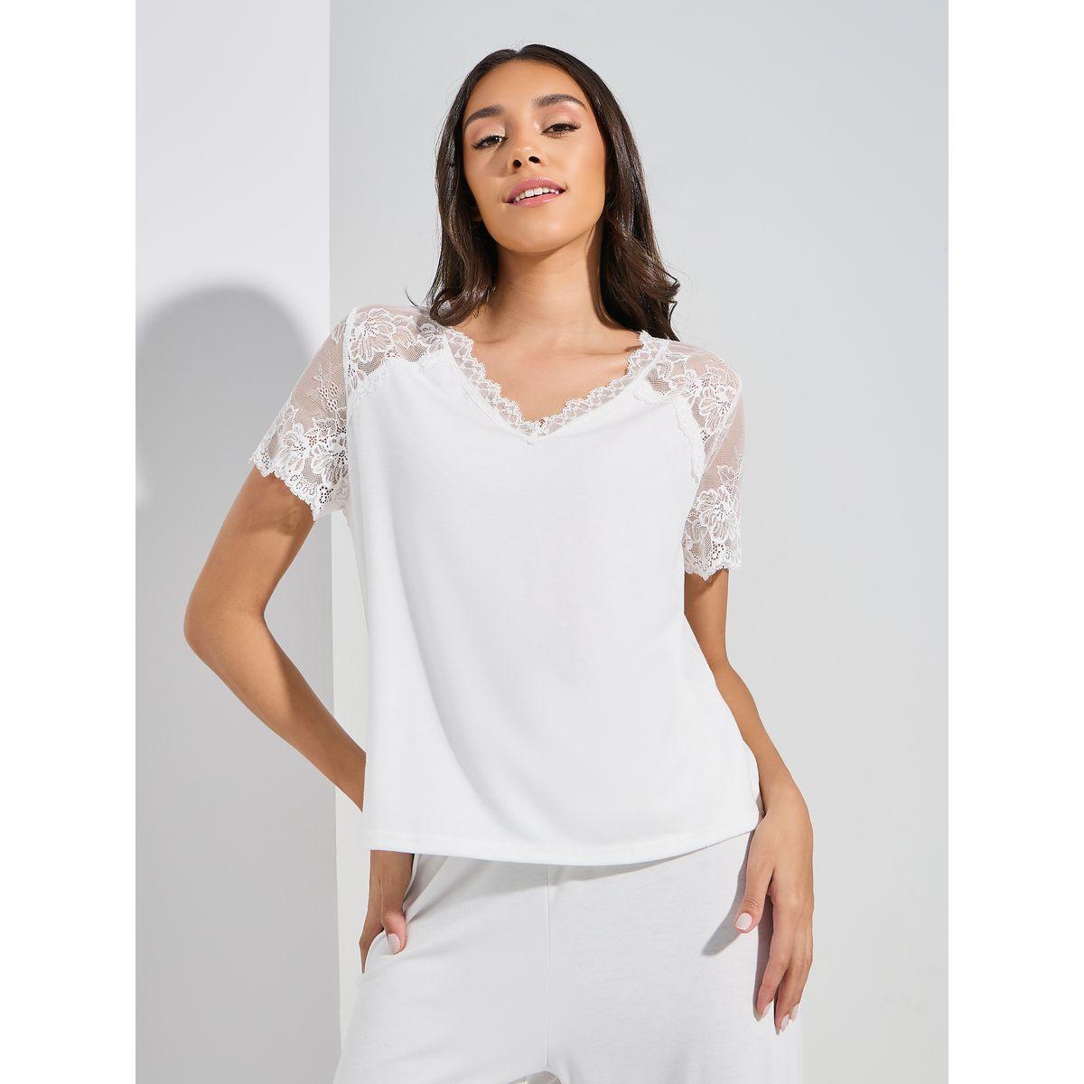 طقم من بنطال بيجاما مع بلوزة بتفاصيل دانتيل-women-clothing-nightwear-pyjamas-longsets-image-2