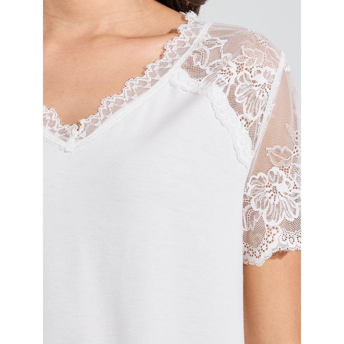 طقم من بنطال بيجاما مع بلوزة بتفاصيل دانتيل-women-clothing-nightwear-pyjamas-longsets-image-3