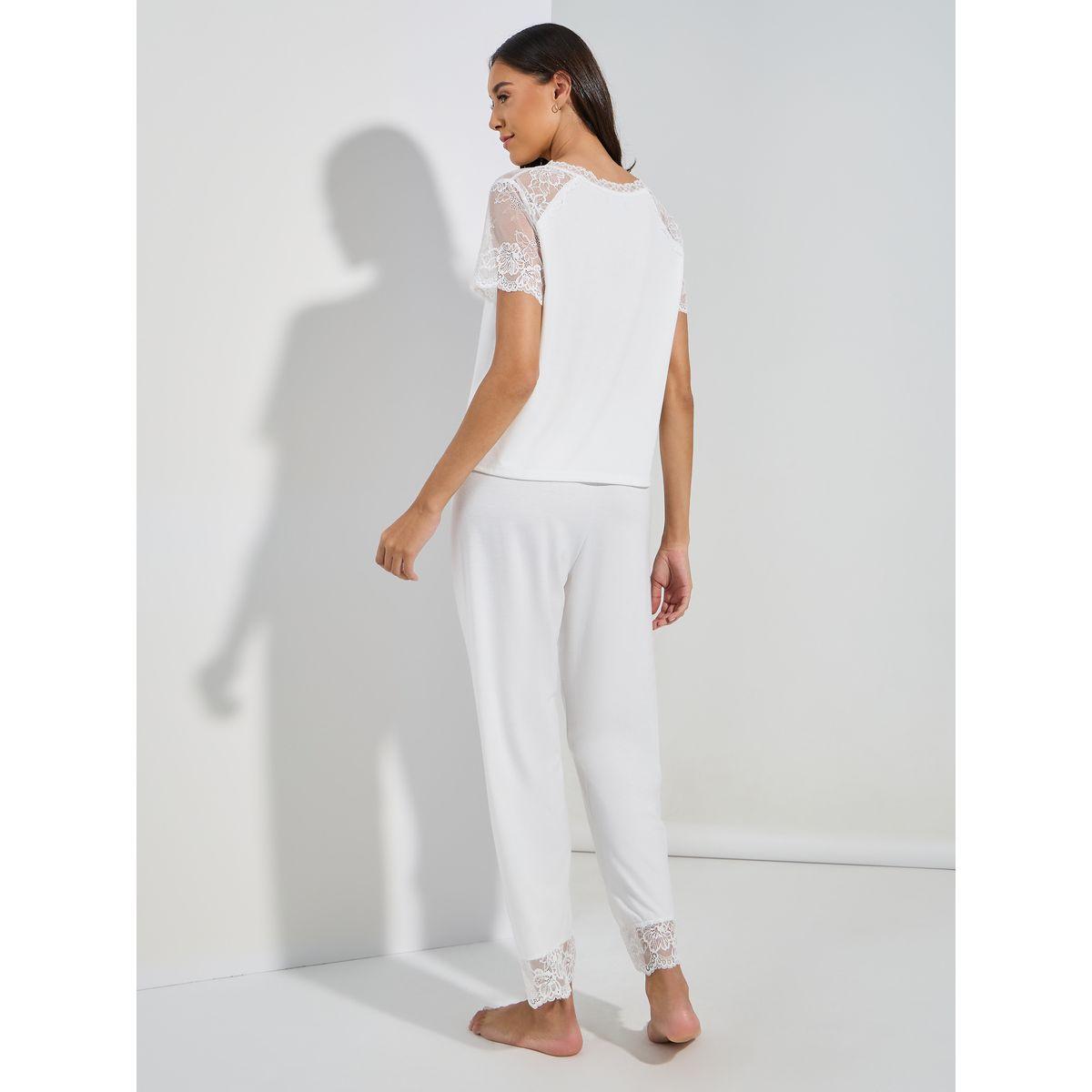 طقم من بنطال بيجاما مع بلوزة بتفاصيل دانتيل-women-clothing-nightwear-pyjamas-longsets-image-5