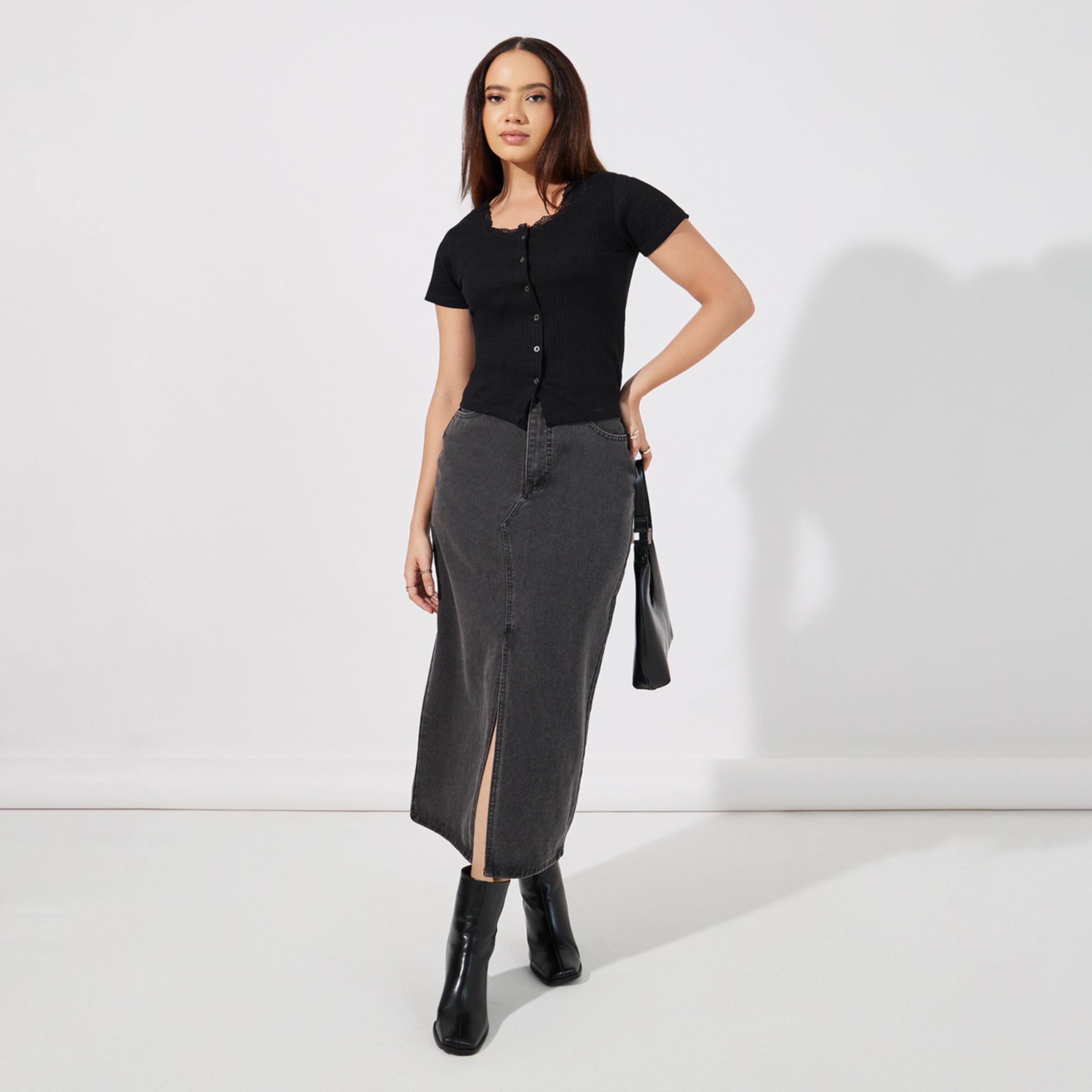 ستايلي - بلوزة محبوكة مضلعة بأكمام قصيرة مع حواف من الدانتيل-women-clothing-tshirts-image-2