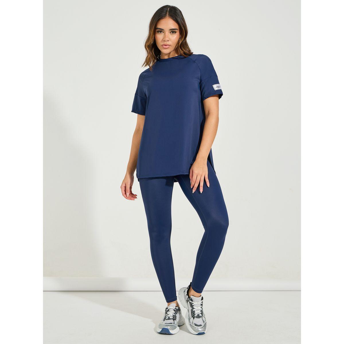 بلوزة رياضية مزينة بشارة وطبعة كتابة مع اكمام قصيرة-sports-women-clothing-tshirtsandvests-image-2