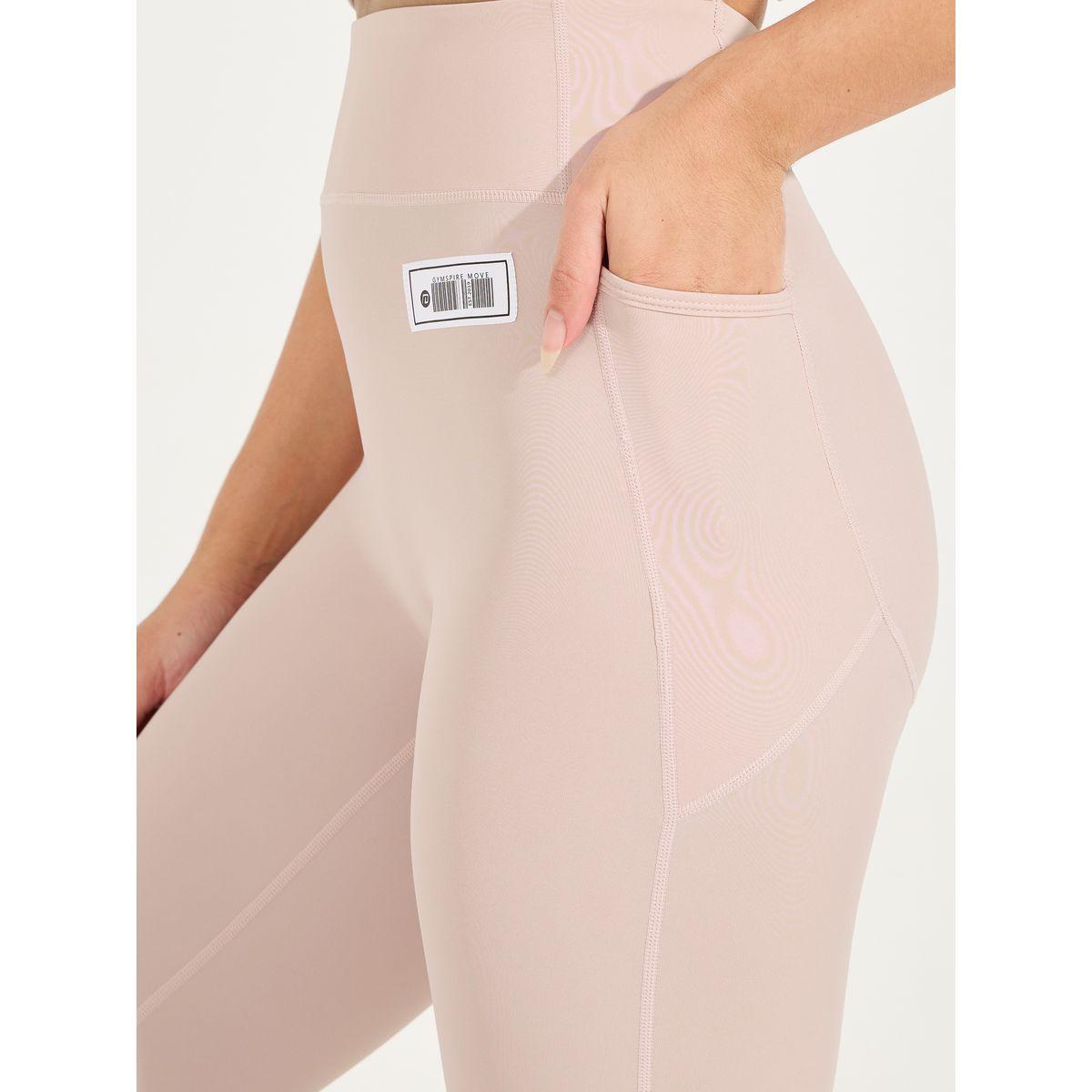 ليقنز بتفاصيل درزات مع شارة وجيب-women-clothing-sportswearandactivewear-bottoms-leggings-image-3